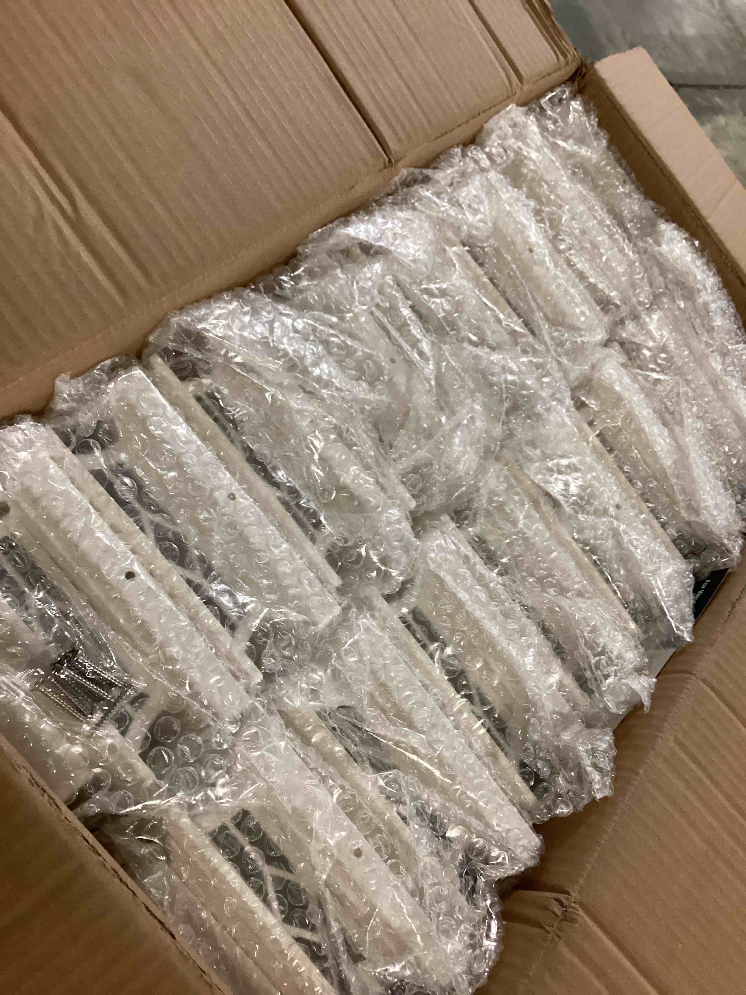 https://s3.amazonaws.com/lotting-images-prod/bidfta/GRN6802208_1730142280922.jpeg