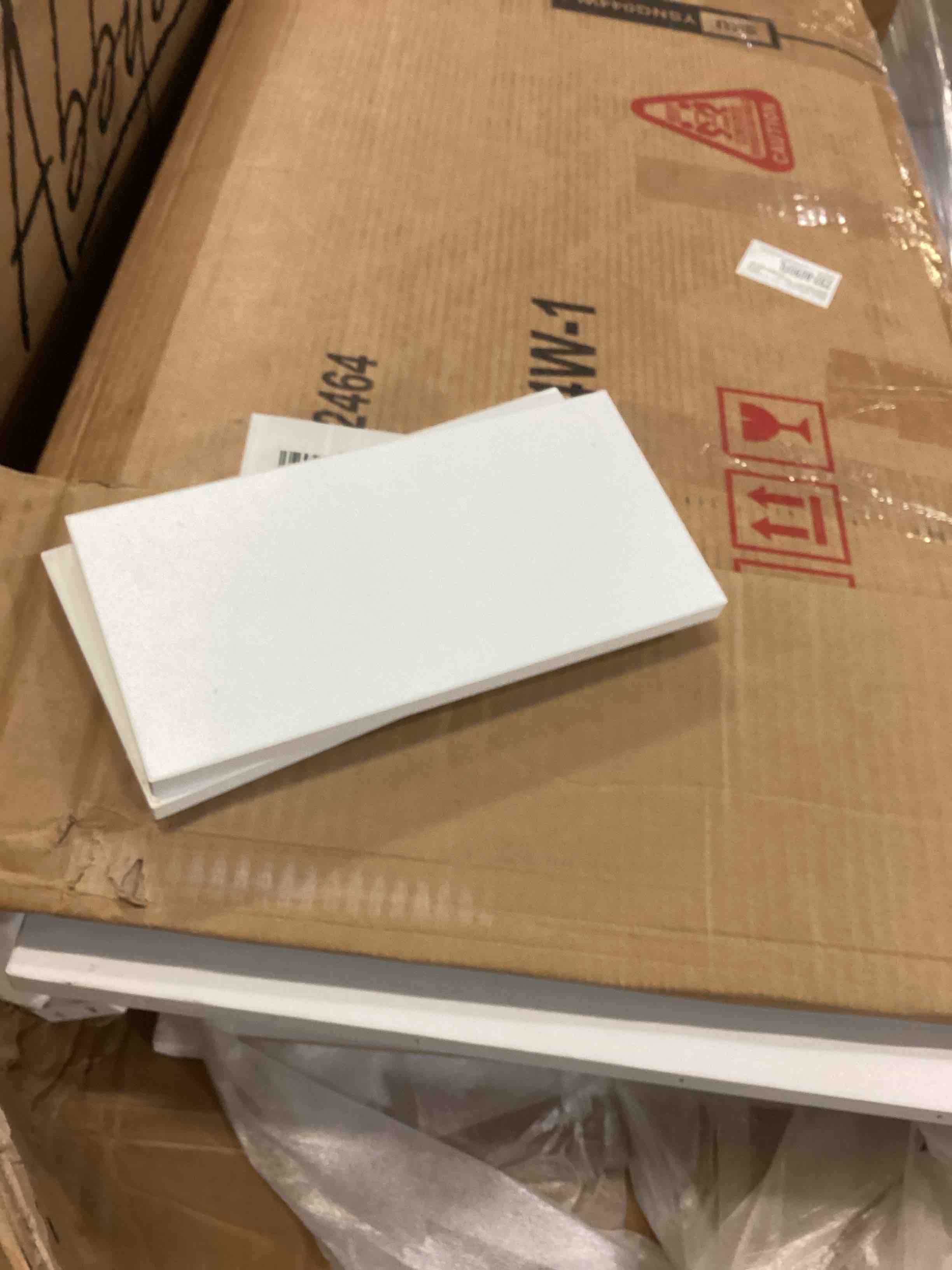 https://s3.amazonaws.com/lotting-images-prod/bidfta/GRN6803007_1728917385571.jpeg