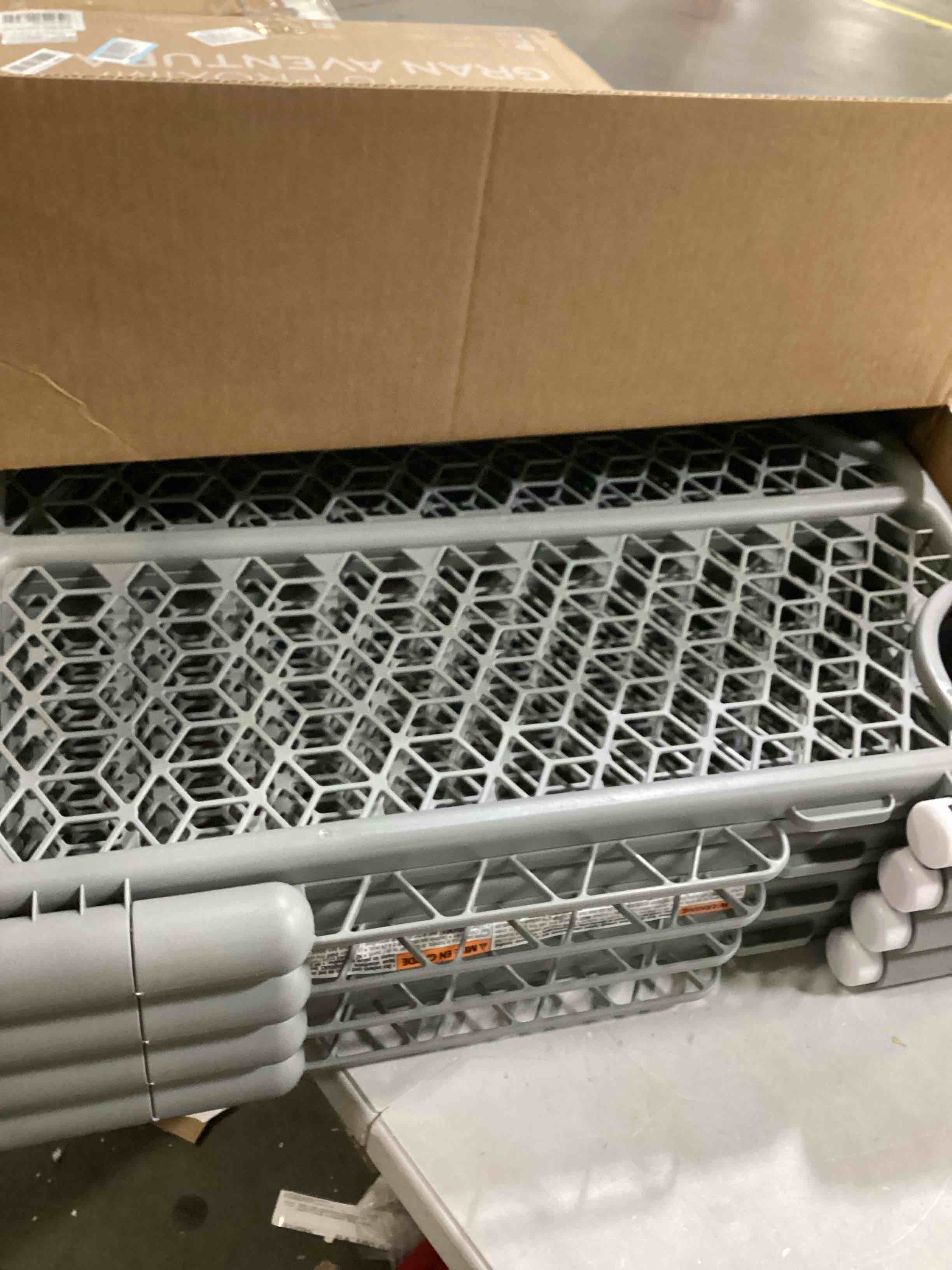 https://s3.amazonaws.com/lotting-images-prod/bidfta/GRN6803250_1729175112687.jpeg