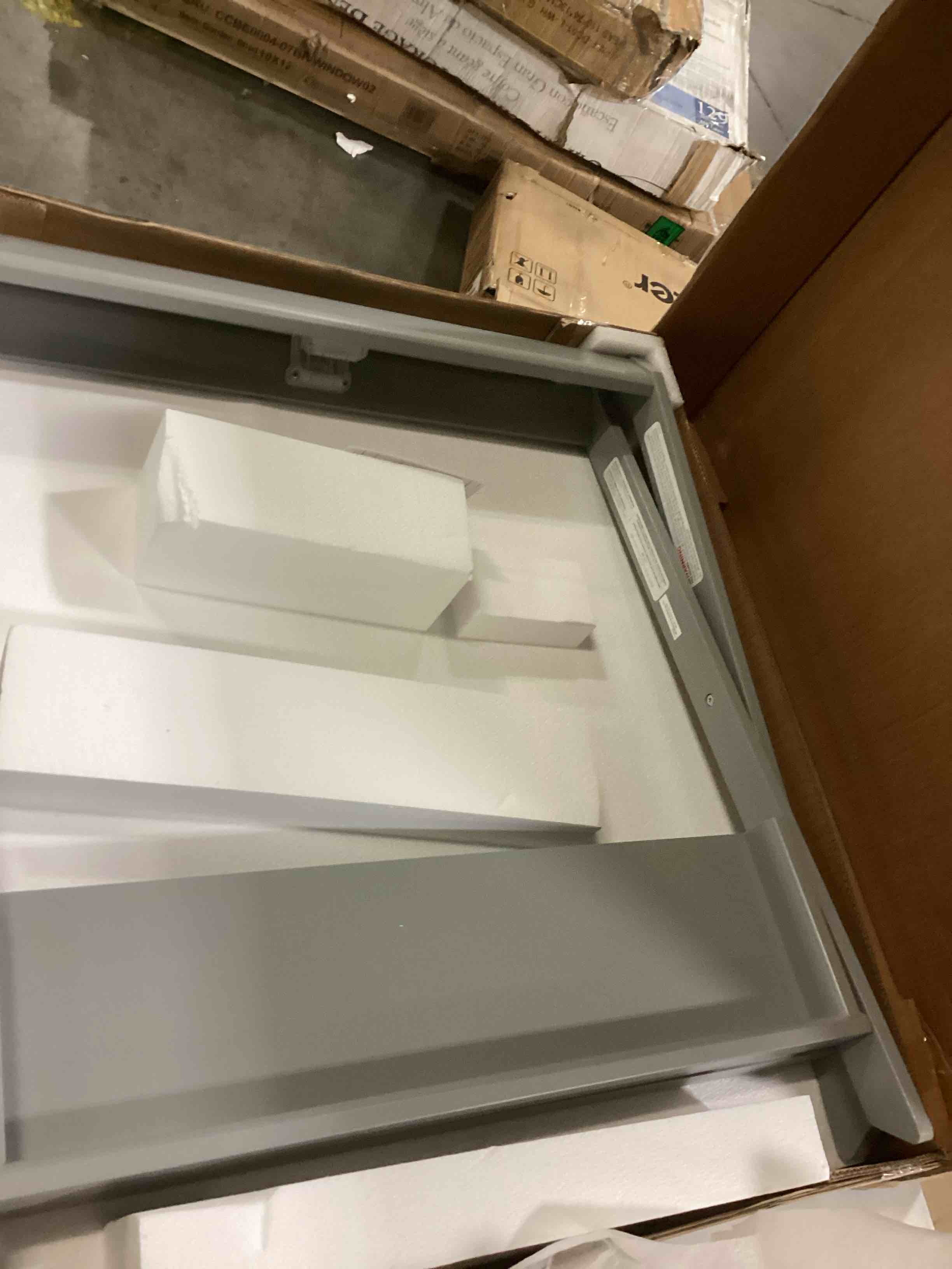https://s3.amazonaws.com/lotting-images-prod/bidfta/GRN6803337_1729253471983.jpeg