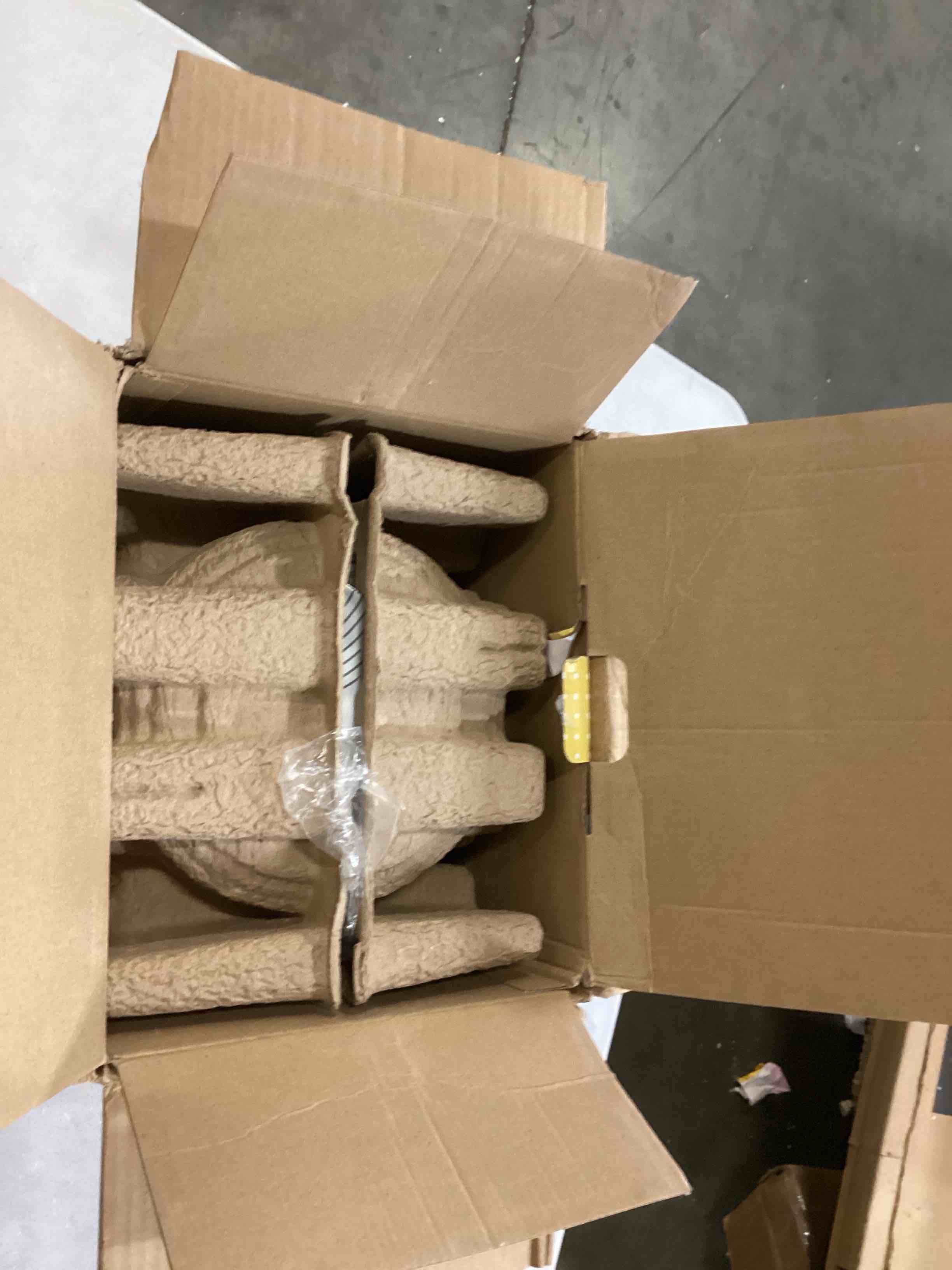 https://s3.amazonaws.com/lotting-images-prod/bidfta/GRN6803442_1729279144053.jpeg