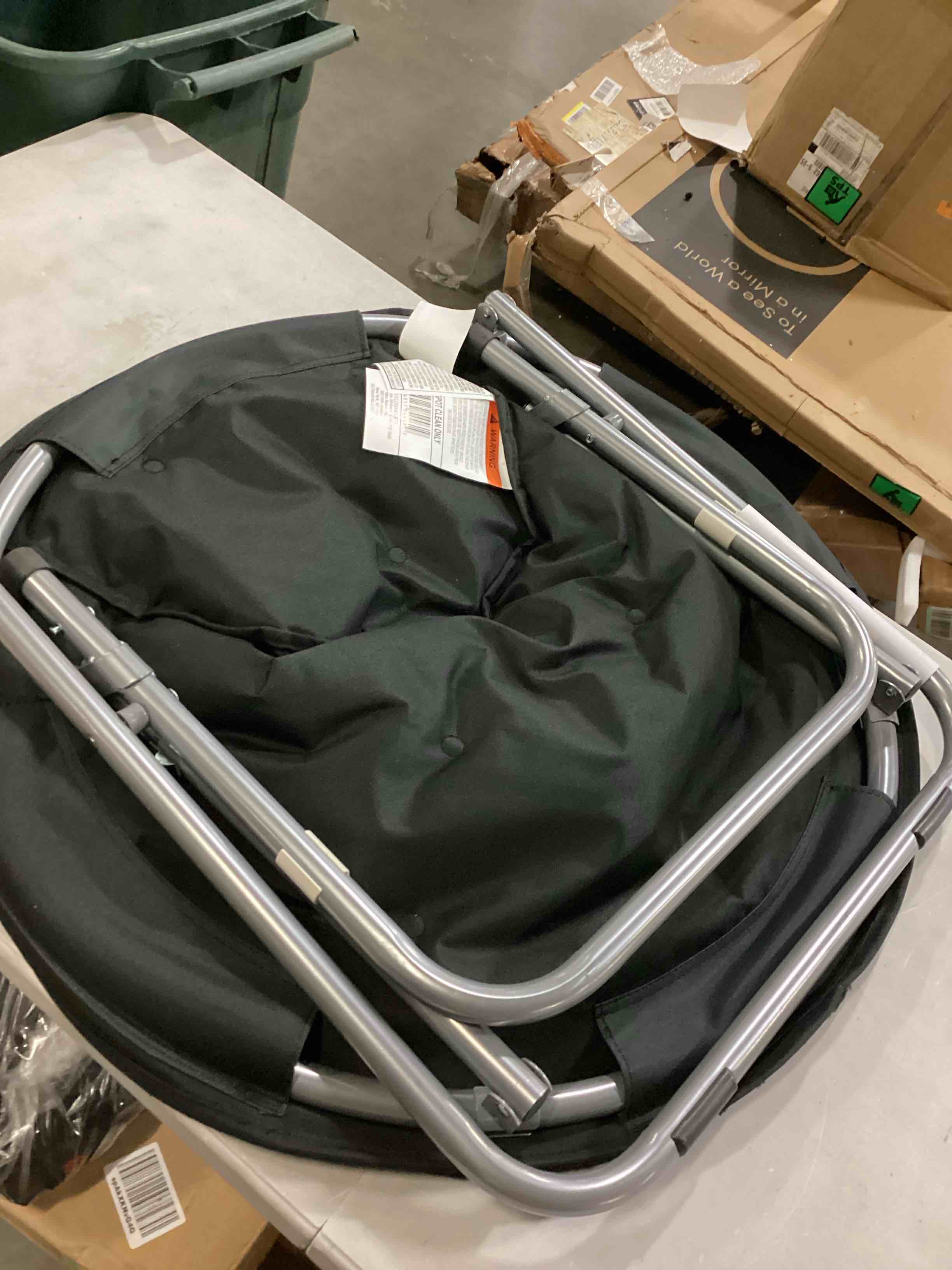 https://s3.amazonaws.com/lotting-images-prod/bidfta/GRN6803500_1729509975420.jpeg