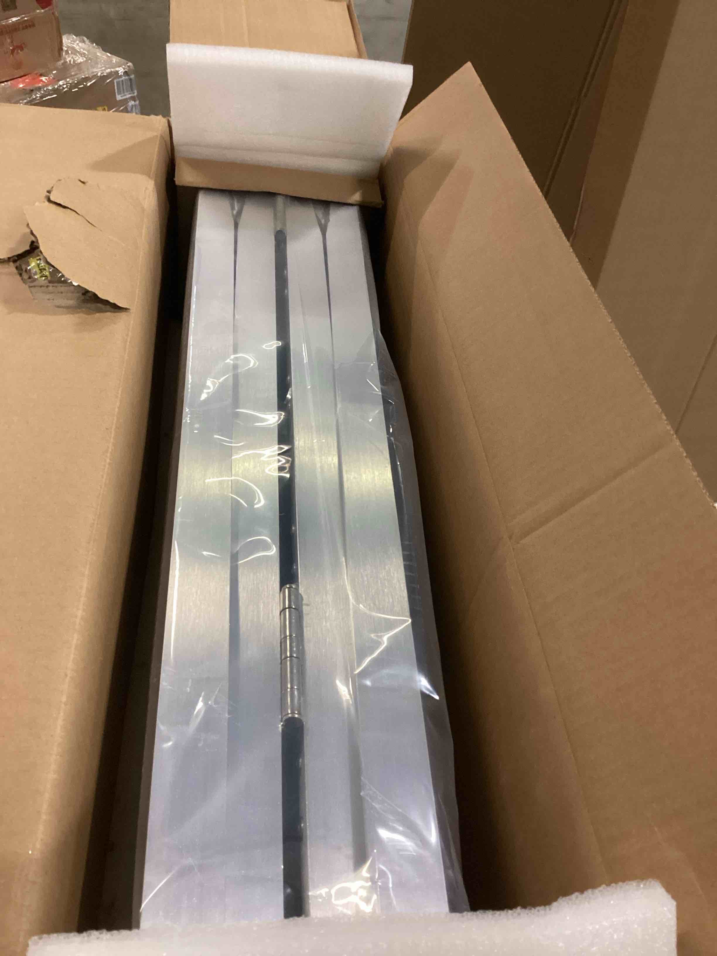 https://s3.amazonaws.com/lotting-images-prod/bidfta/GRN6804227_1730463631644.jpeg