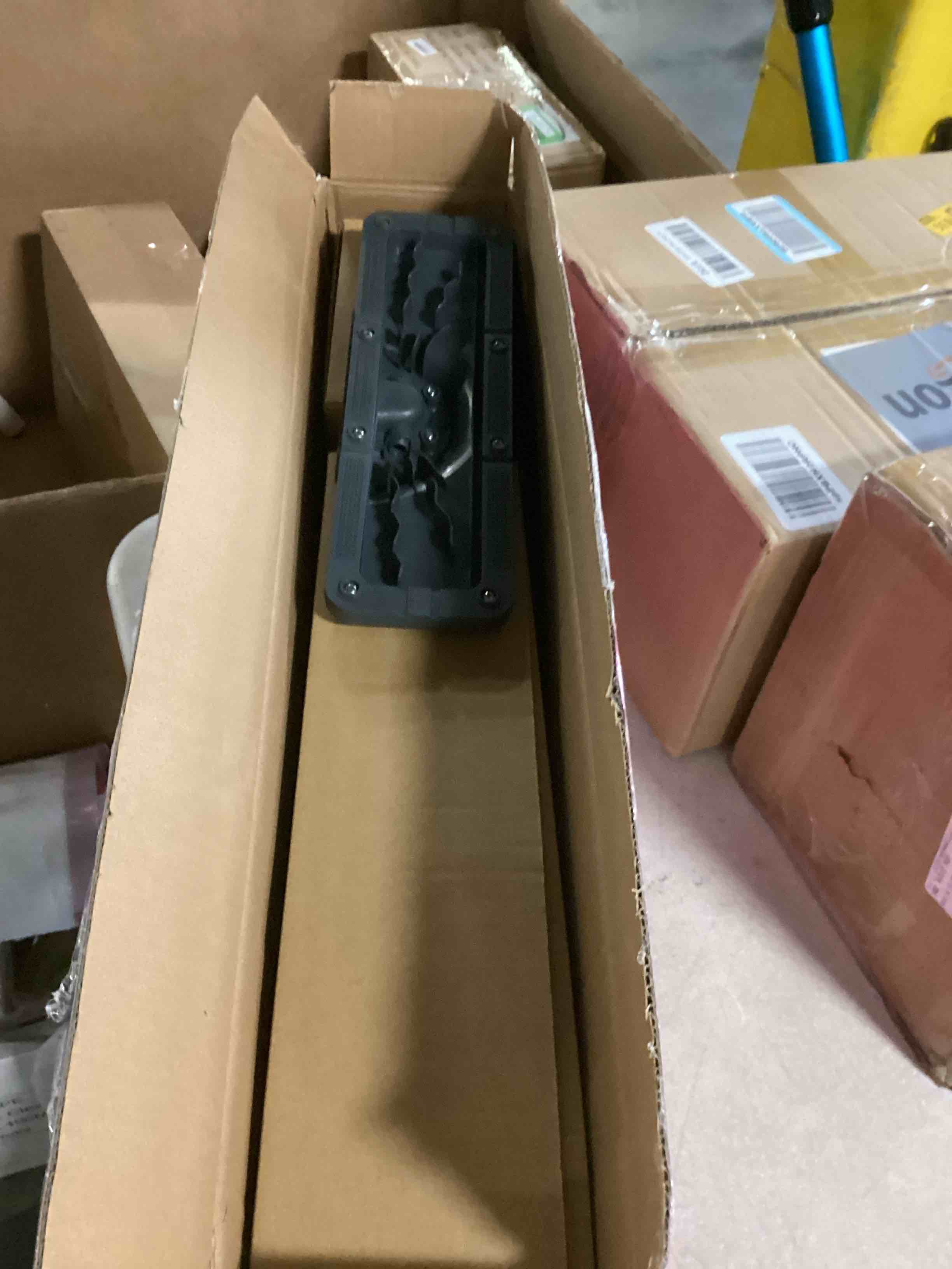 https://s3.amazonaws.com/lotting-images-prod/bidfta/GRN6805772_1729515332968.jpeg