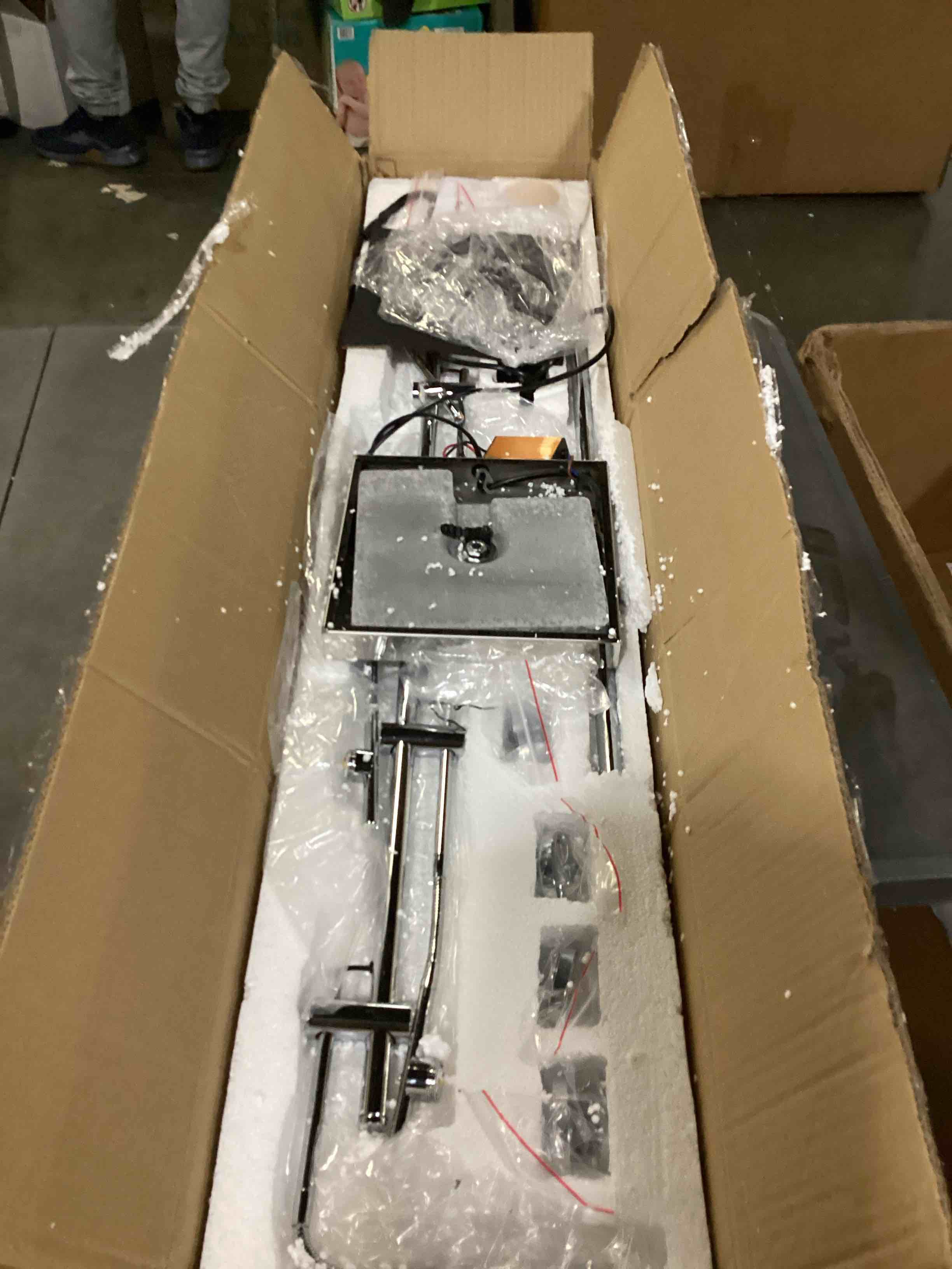 https://s3.amazonaws.com/lotting-images-prod/bidfta/GRN6806295_1729359314950.jpeg