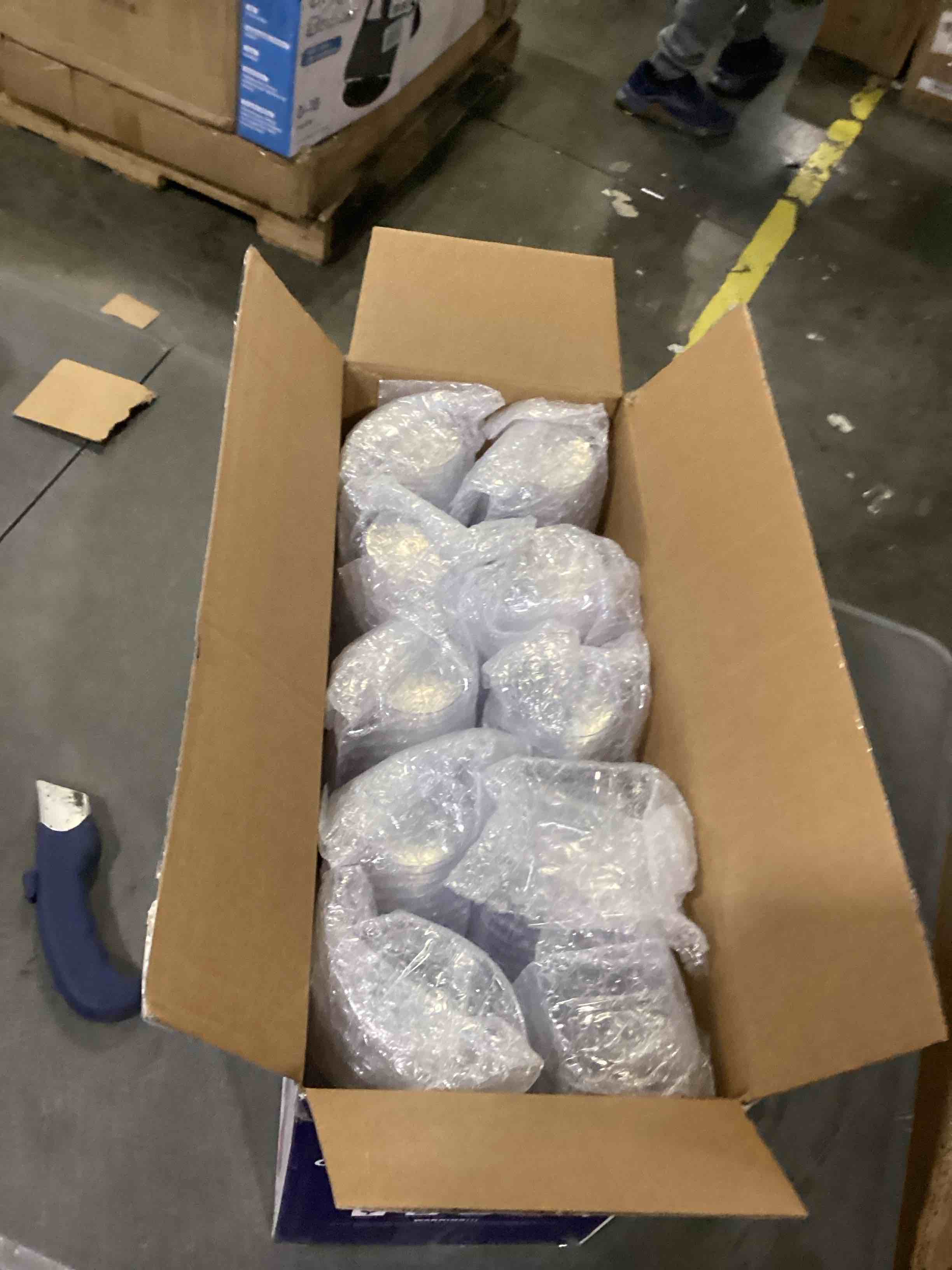 https://s3.amazonaws.com/lotting-images-prod/bidfta/GRN6807043_1730214651478.jpeg