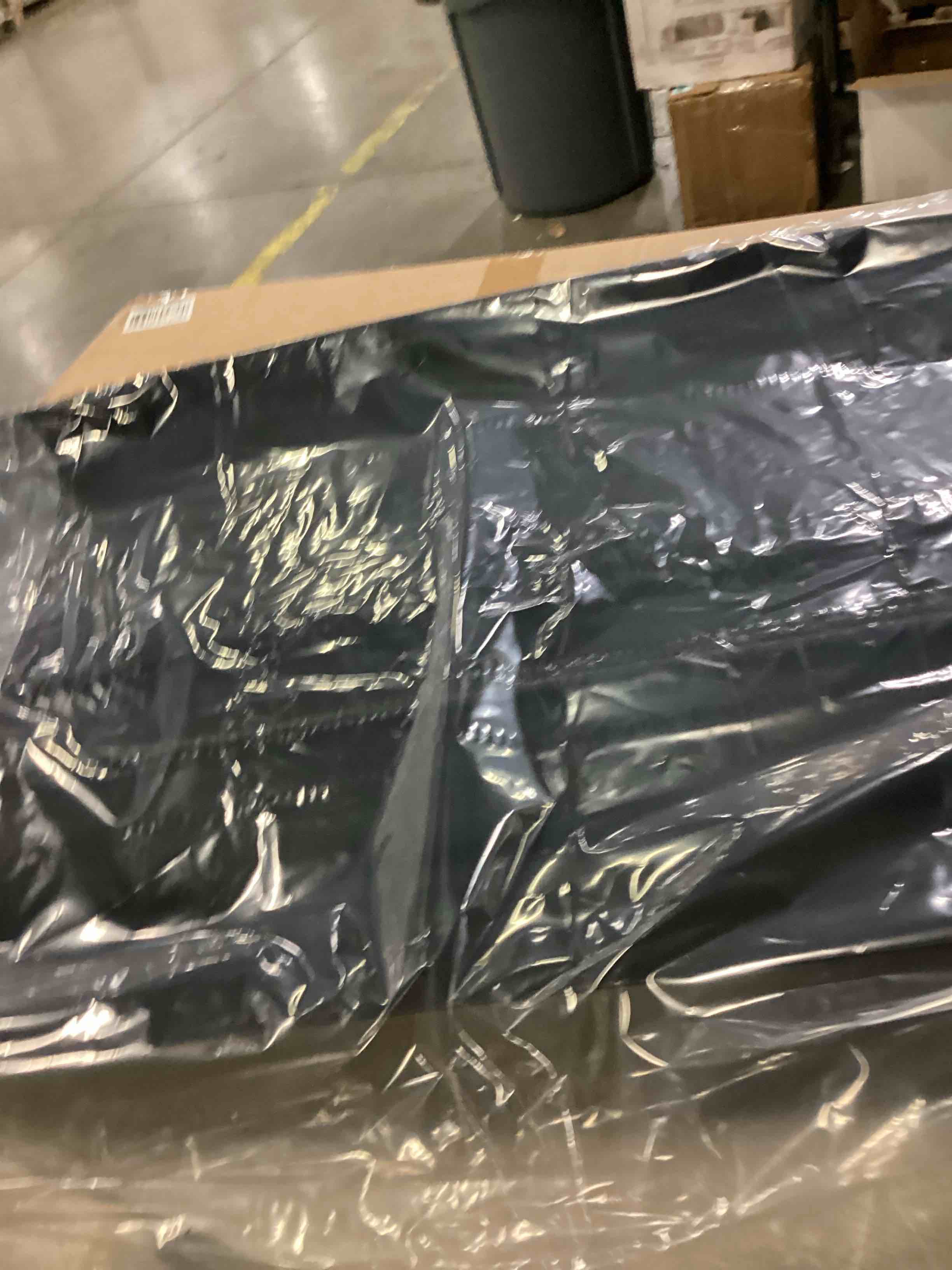 https://s3.amazonaws.com/lotting-images-prod/bidfta/GRN6808180_1731677595100.jpeg