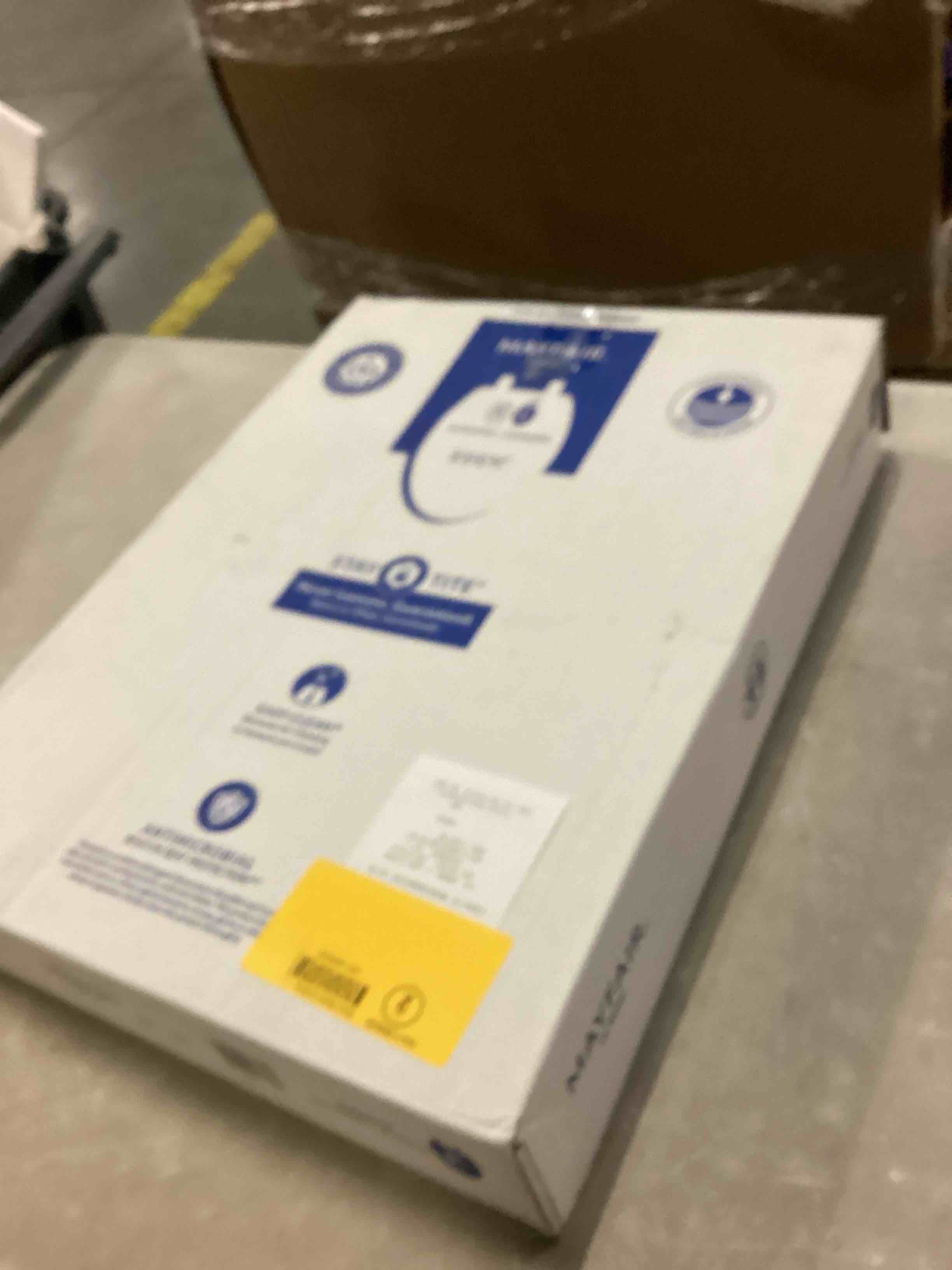 https://s3.amazonaws.com/lotting-images-prod/bidfta/GRN6808506_1732116320802.jpeg