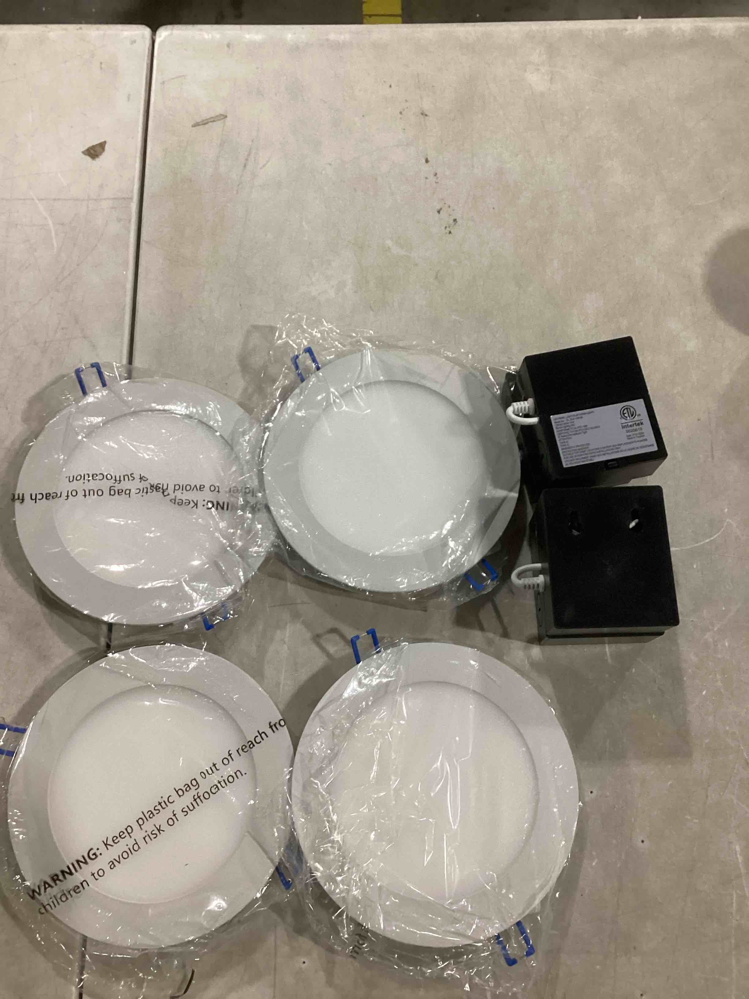 https://s3.amazonaws.com/lotting-images-prod/bidfta/GRN6810017_1730128169461.jpeg
