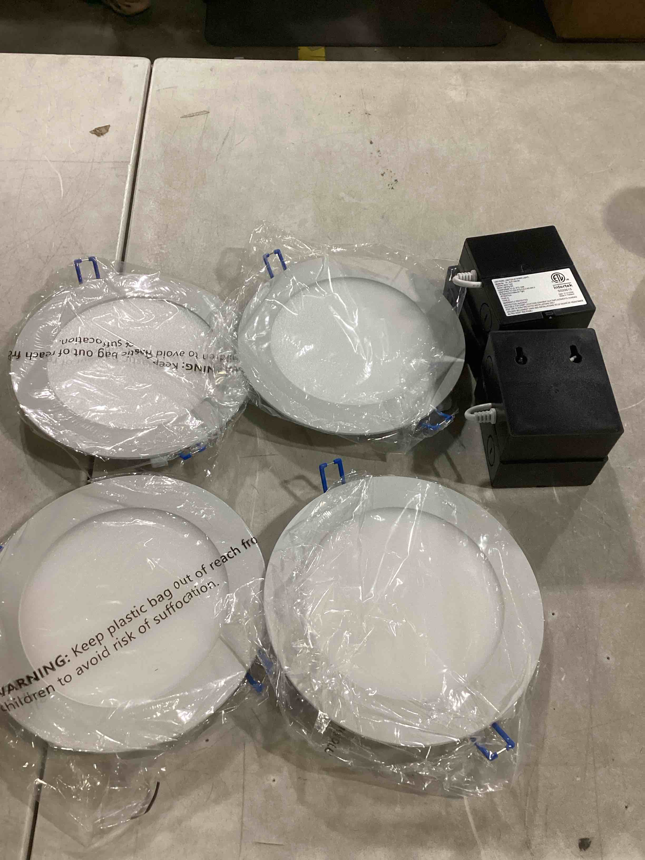https://s3.amazonaws.com/lotting-images-prod/bidfta/GRN6810017_1730128173416.jpeg