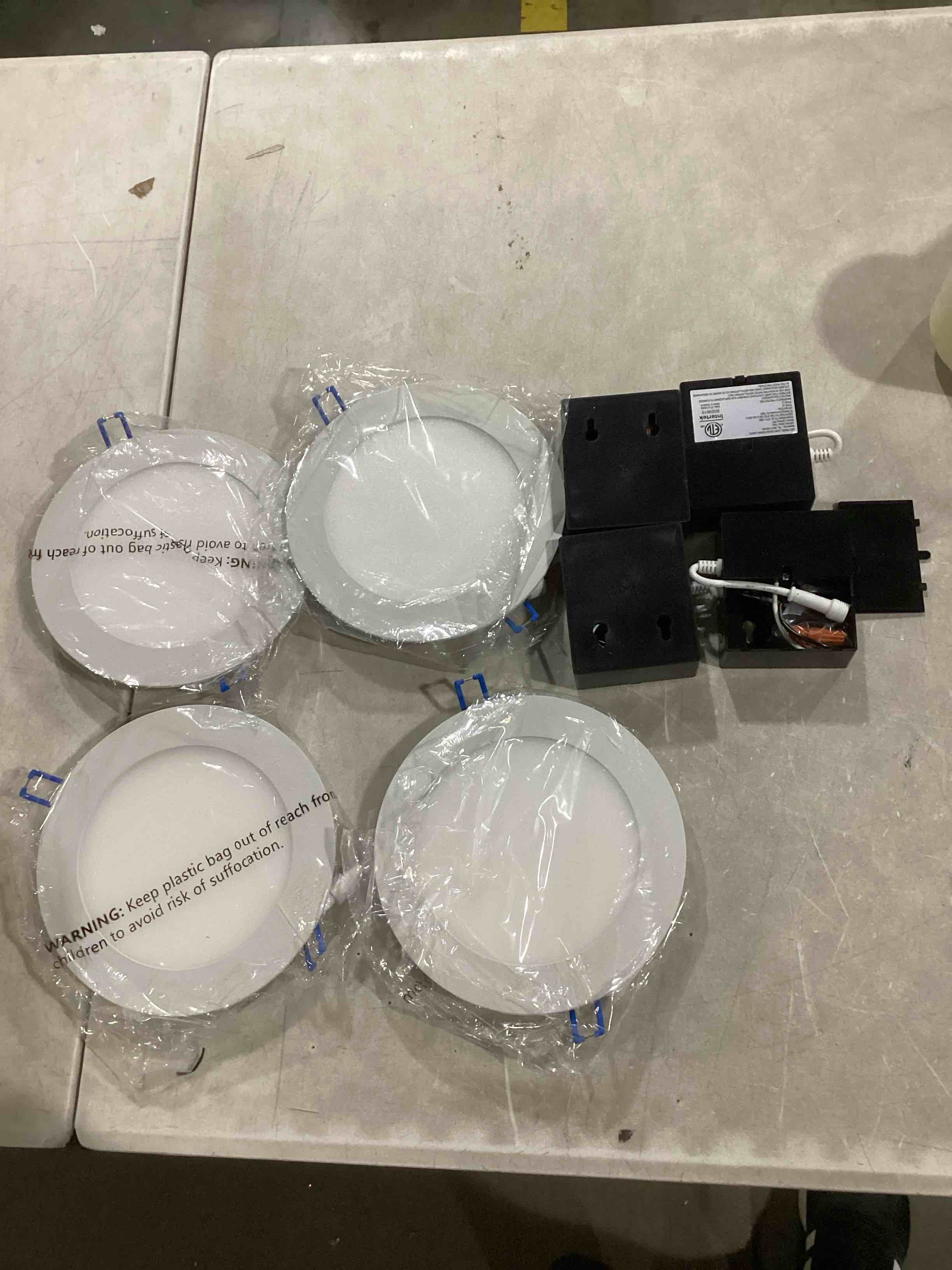https://s3.amazonaws.com/lotting-images-prod/bidfta/GRN6810017_1730128285040.jpeg