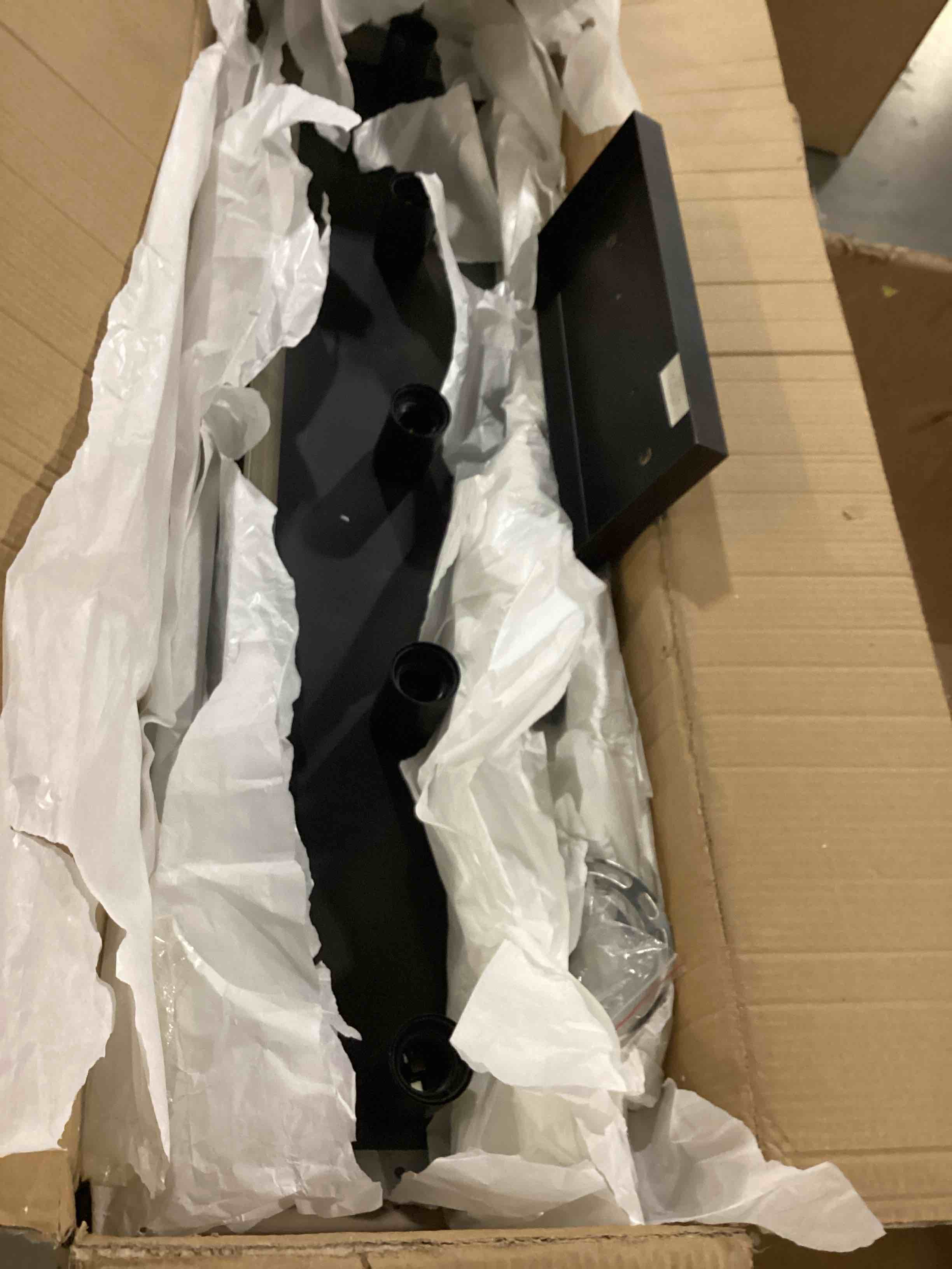 https://s3.amazonaws.com/lotting-images-prod/bidfta/GRN6810302_1730308475717.jpeg