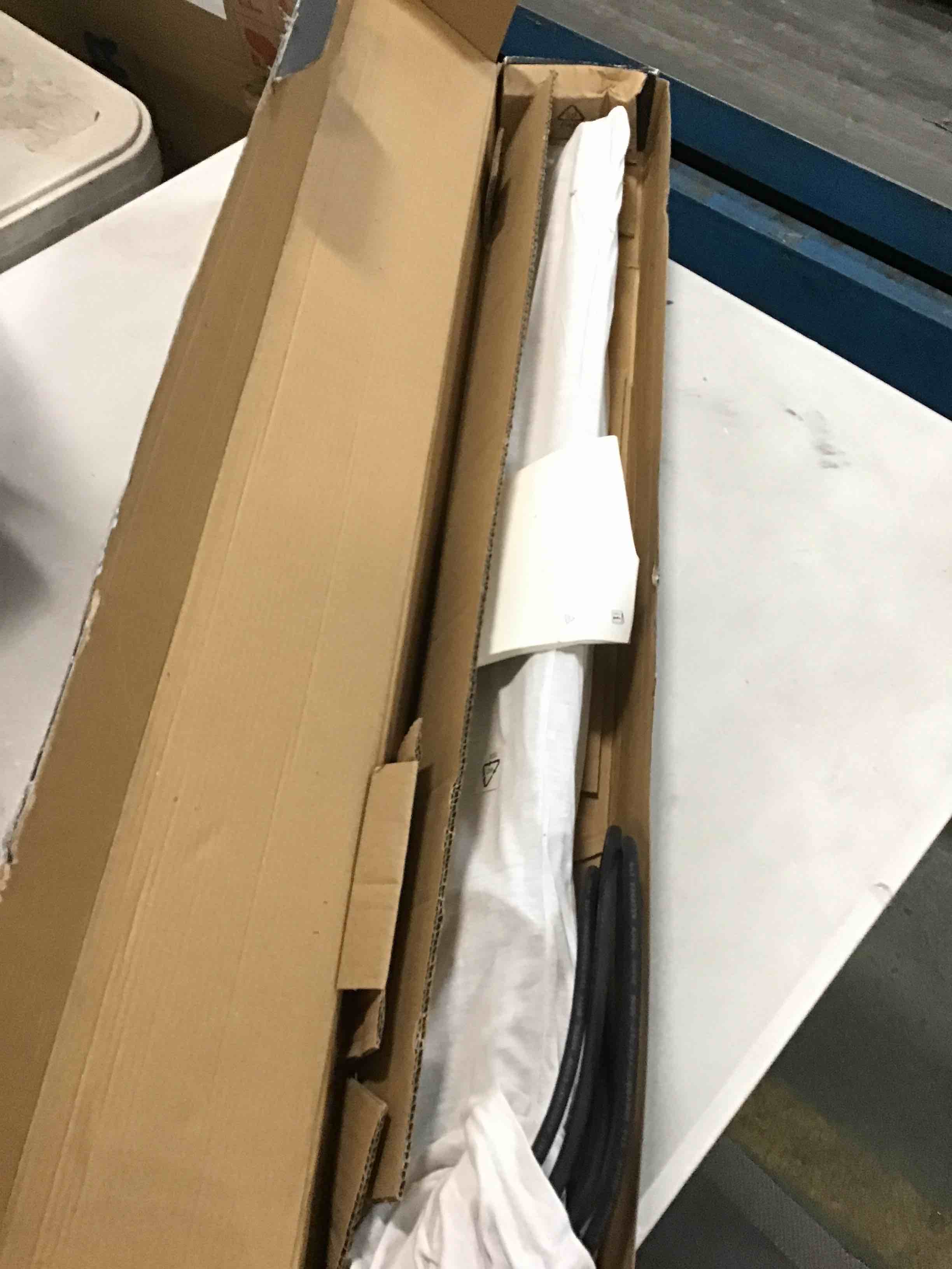https://s3.amazonaws.com/lotting-images-prod/bidfta/GRN6814847_1721049288337.jpeg