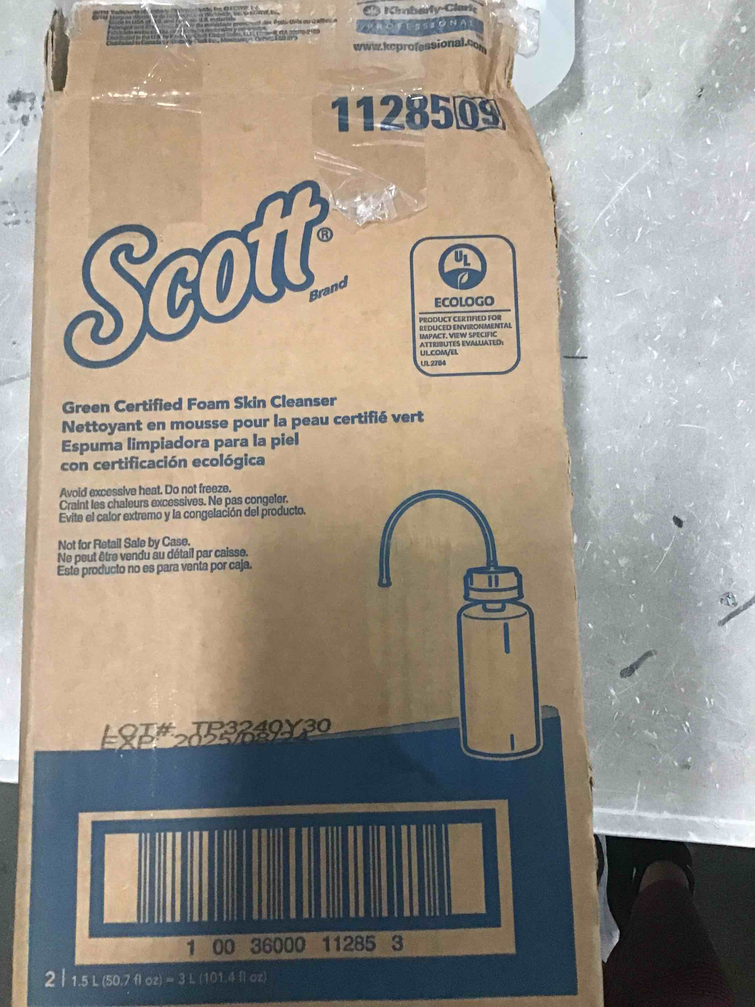 KLEENEX® Fragrance-Free and Dye-Free Foaming Skin Cleanser, 64 oz, Pack of 2