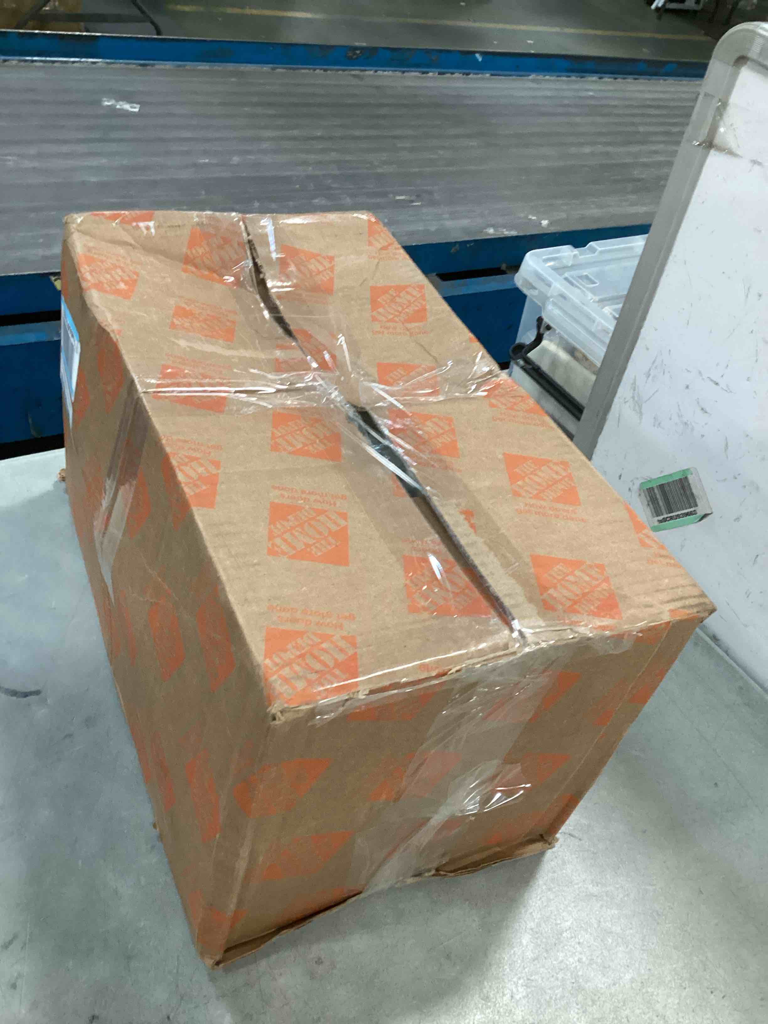 https://s3.amazonaws.com/lotting-images-prod/bidfta/GRN6815839_1721217817807.jpeg