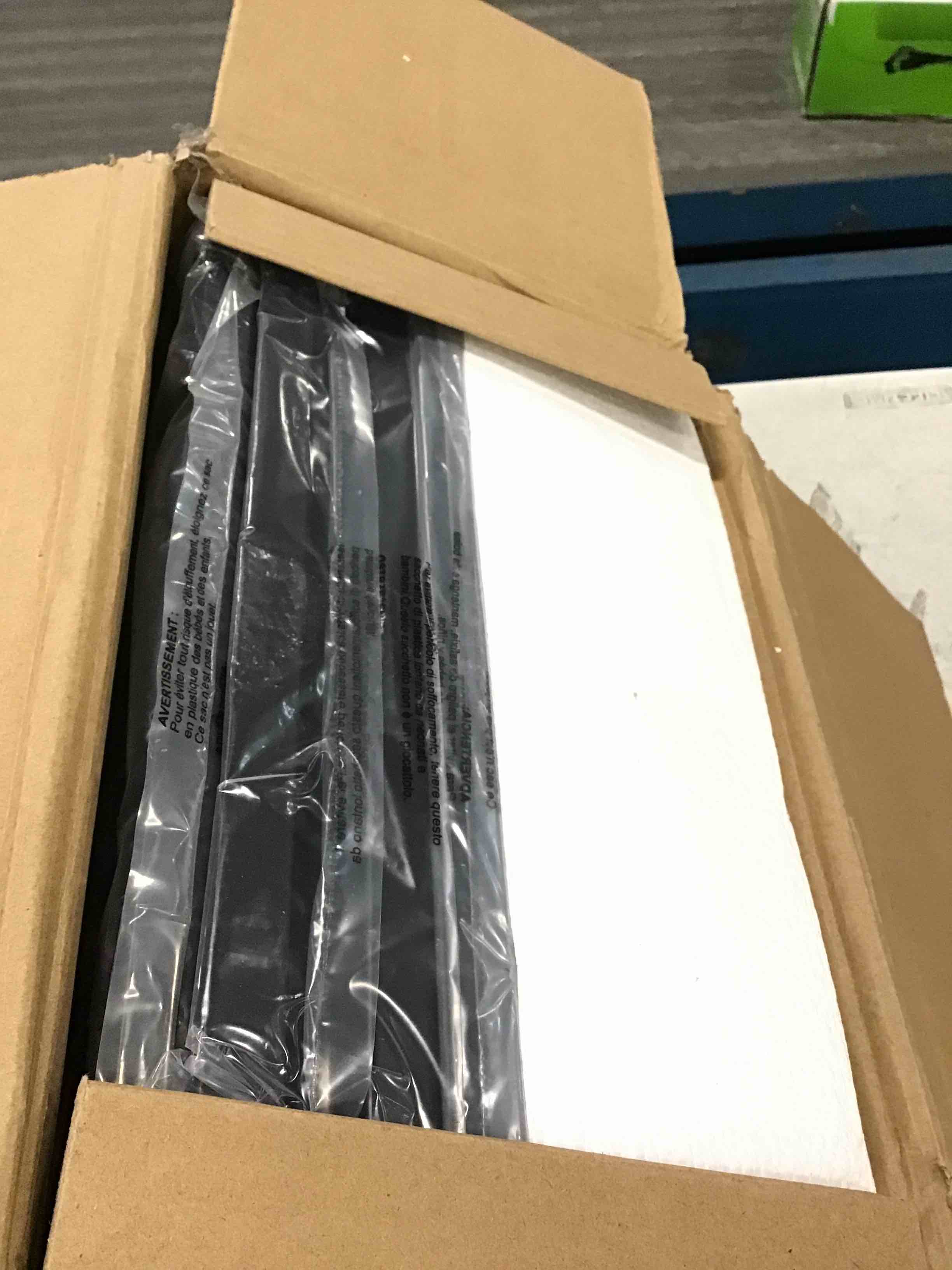 https://s3.amazonaws.com/lotting-images-prod/bidfta/GRN6816674_1720569499640.jpeg