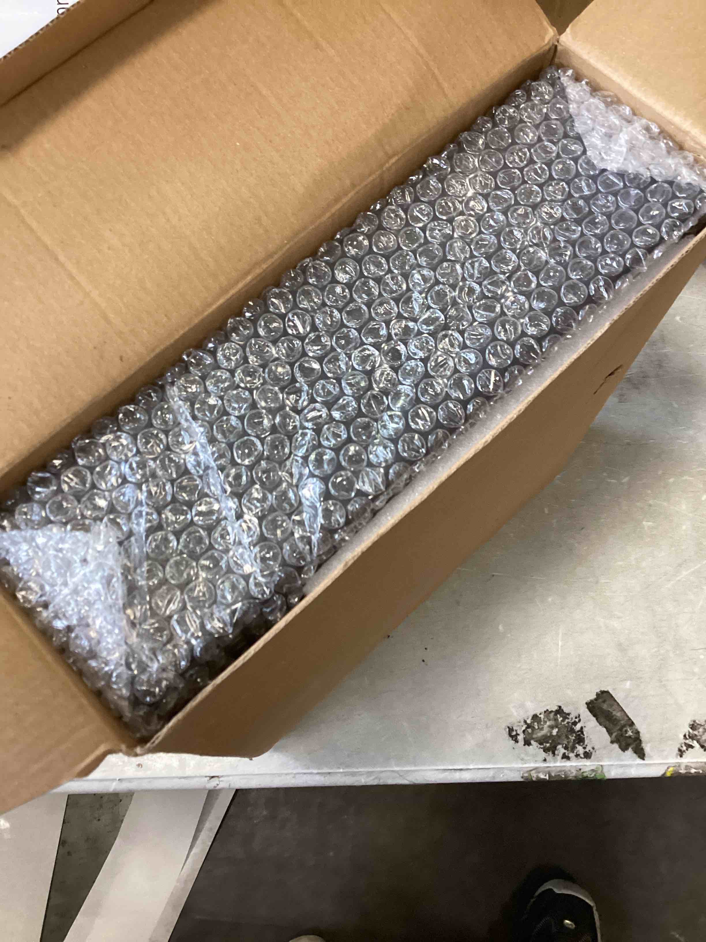 https://s3.amazonaws.com/lotting-images-prod/bidfta/GRN6819231_1720633765992.jpeg