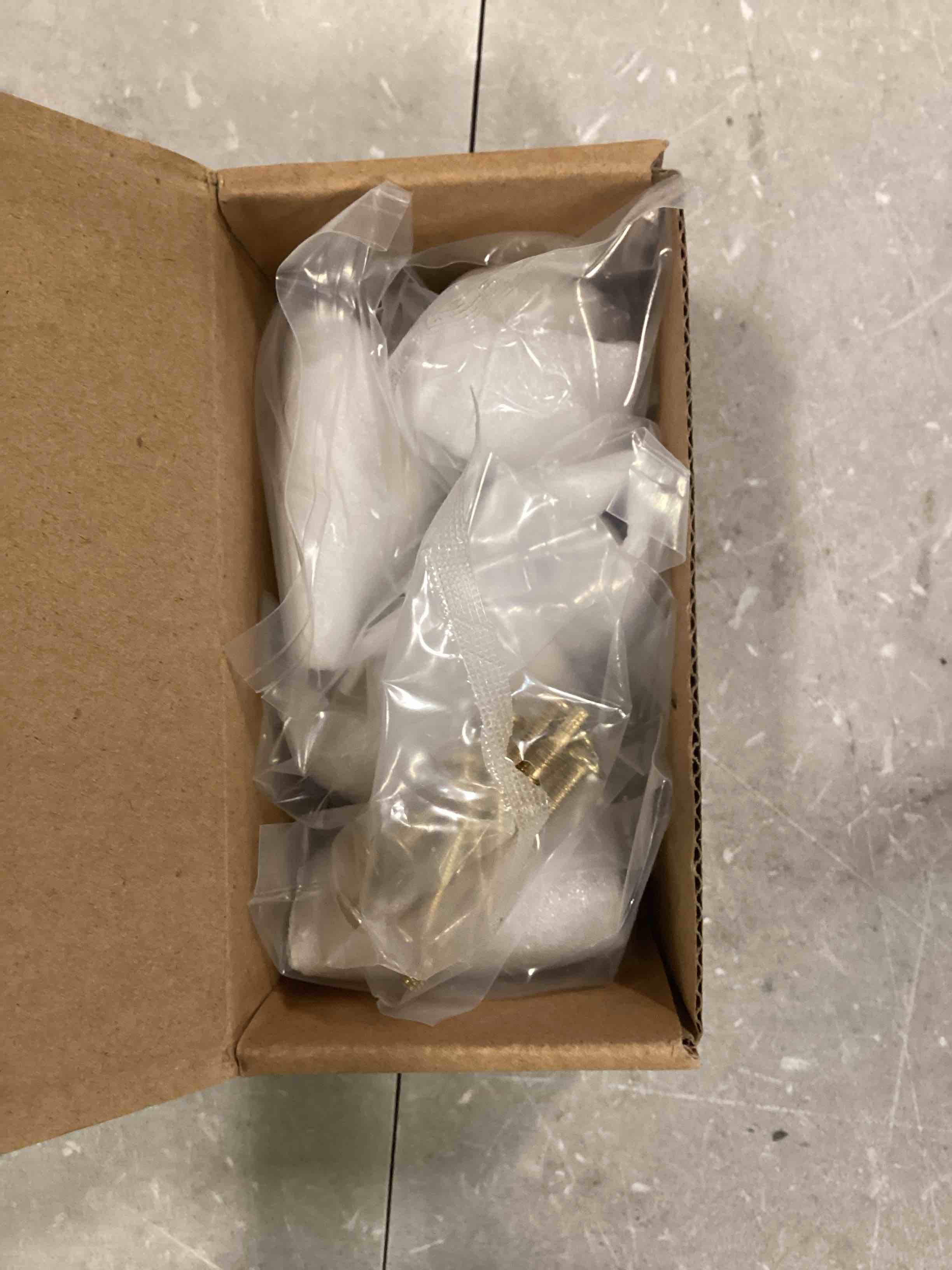 https://s3.amazonaws.com/lotting-images-prod/bidfta/GRN6820004_1720636355520.jpeg