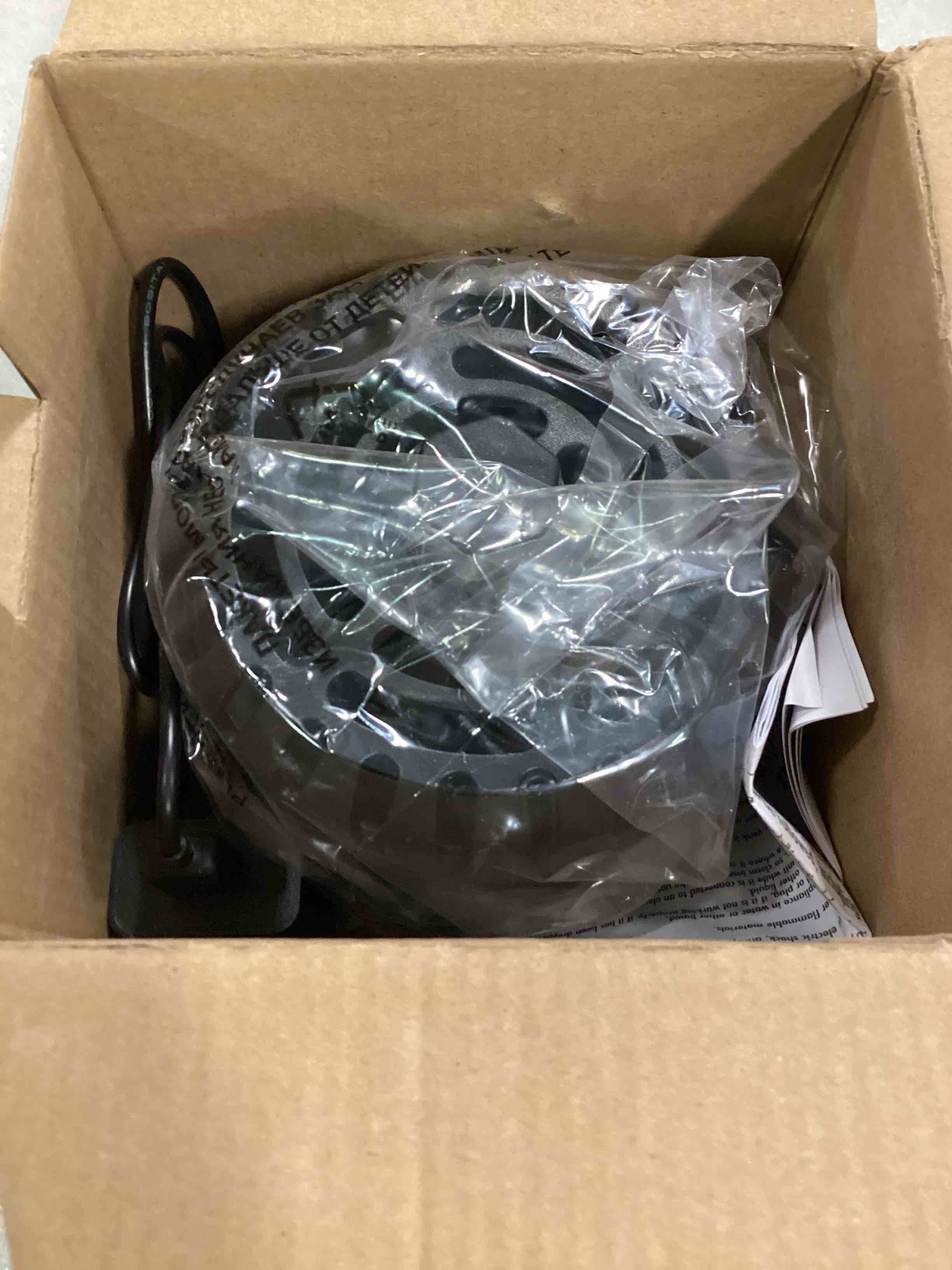 https://s3.amazonaws.com/lotting-images-prod/bidfta/GRN6820047_1720641498392.jpeg
