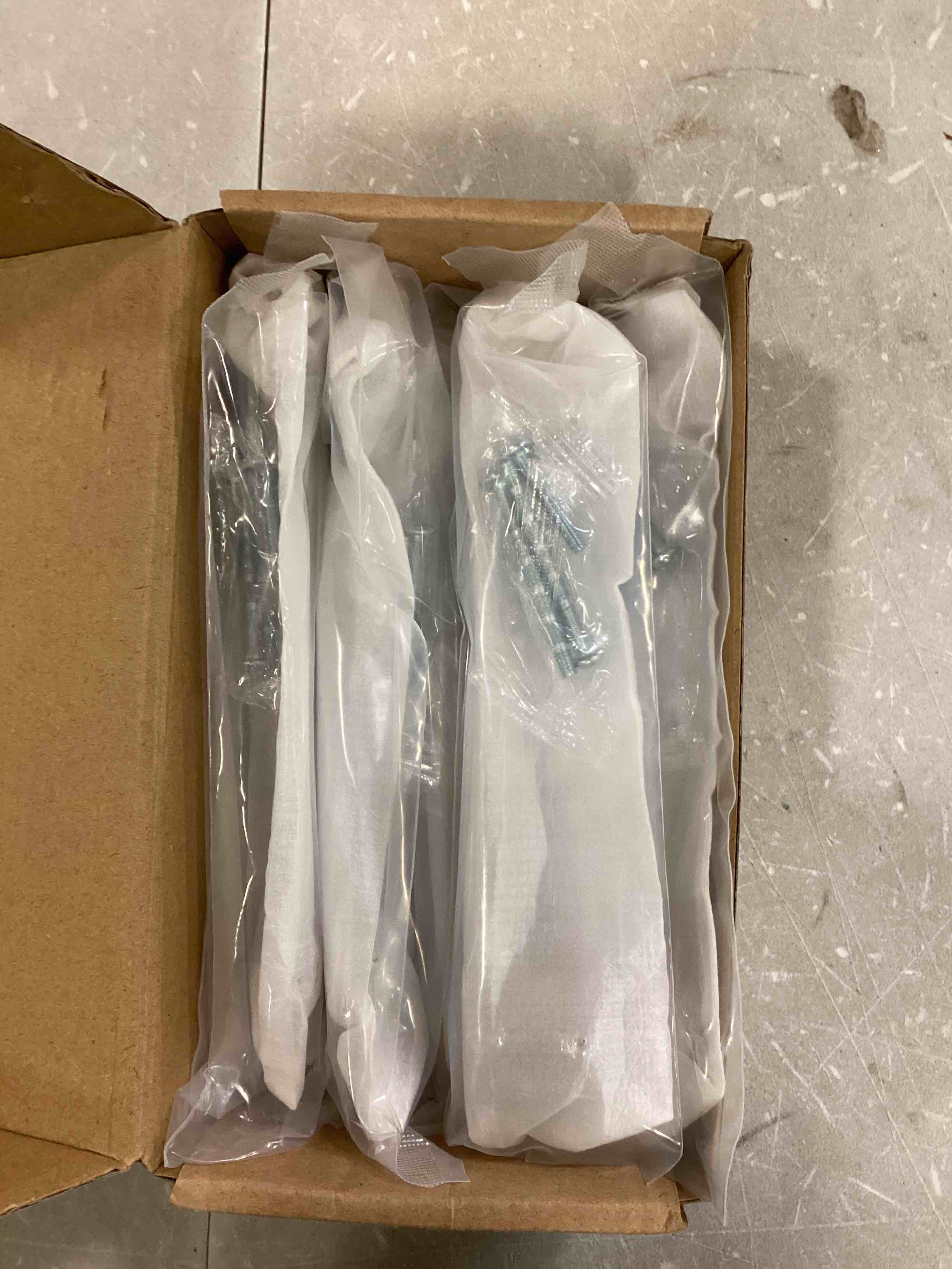 https://s3.amazonaws.com/lotting-images-prod/bidfta/GRN6820824_1721245341512.jpeg