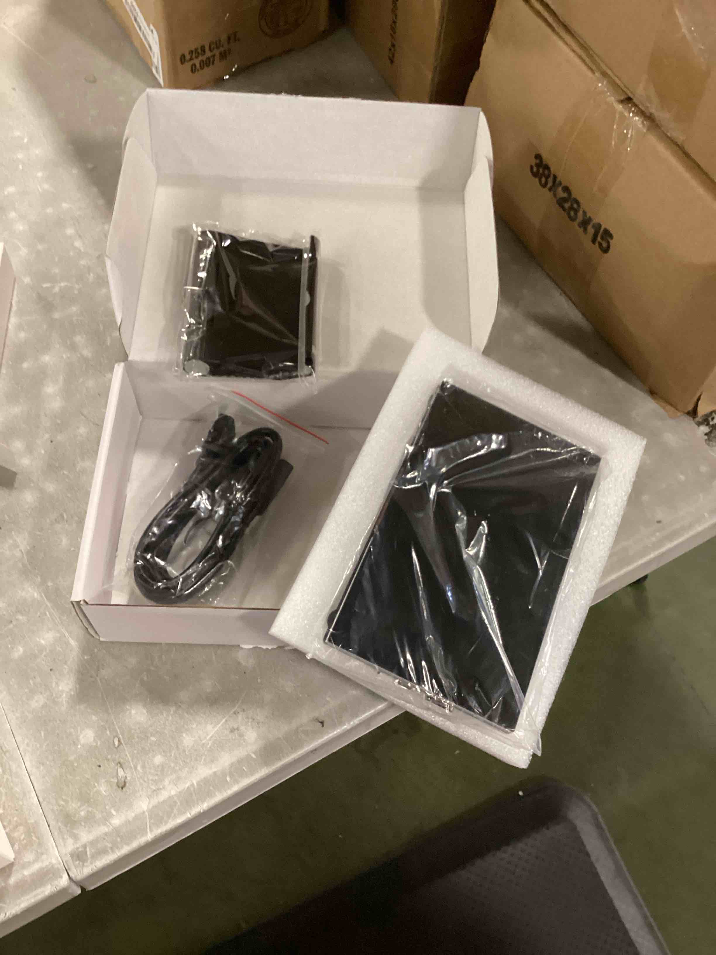 https://s3.amazonaws.com/lotting-images-prod/bidfta/GRN6821213_1720178814286.jpeg