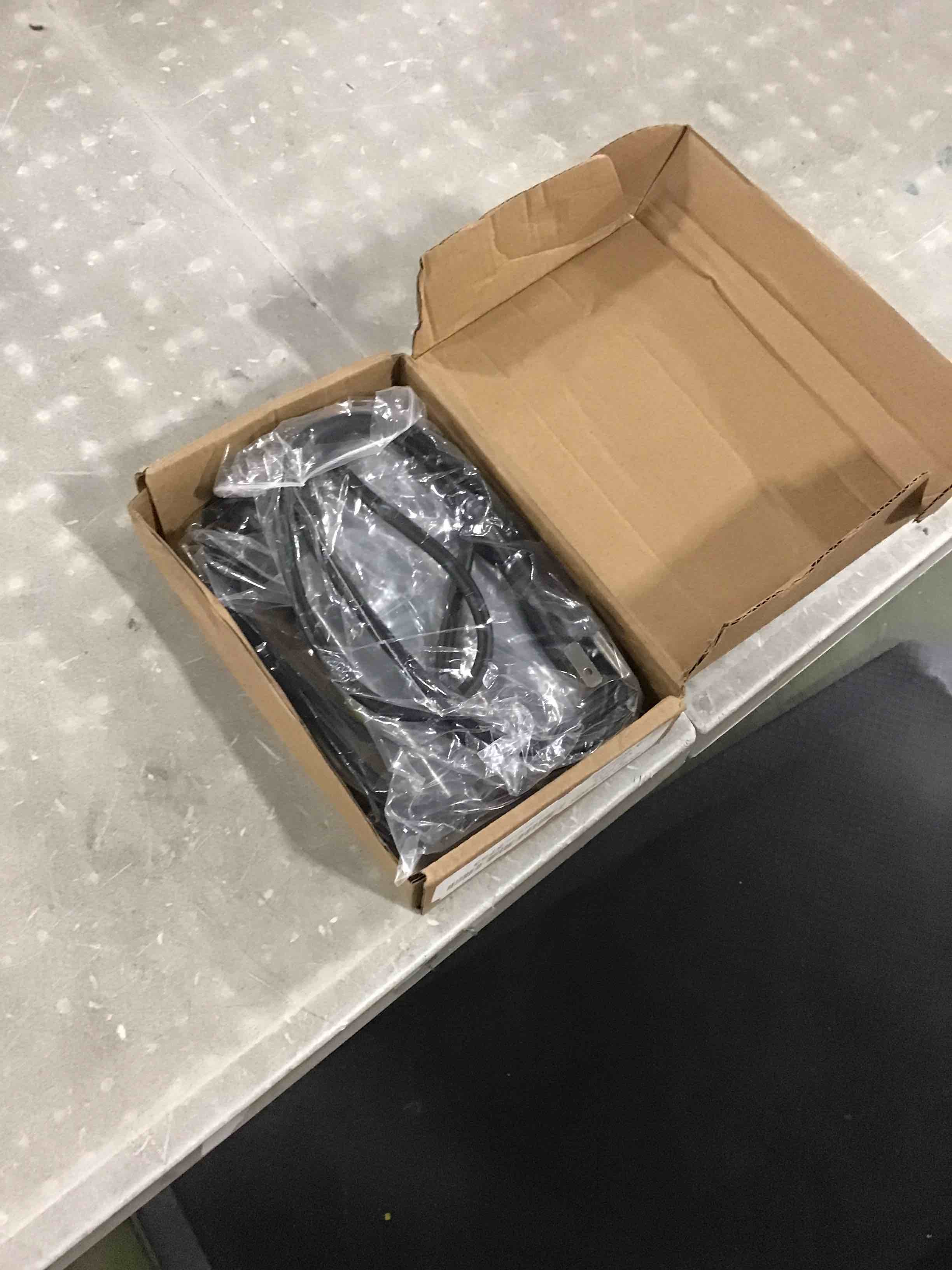 https://s3.amazonaws.com/lotting-images-prod/bidfta/GRN6822266_1720630870762.jpeg