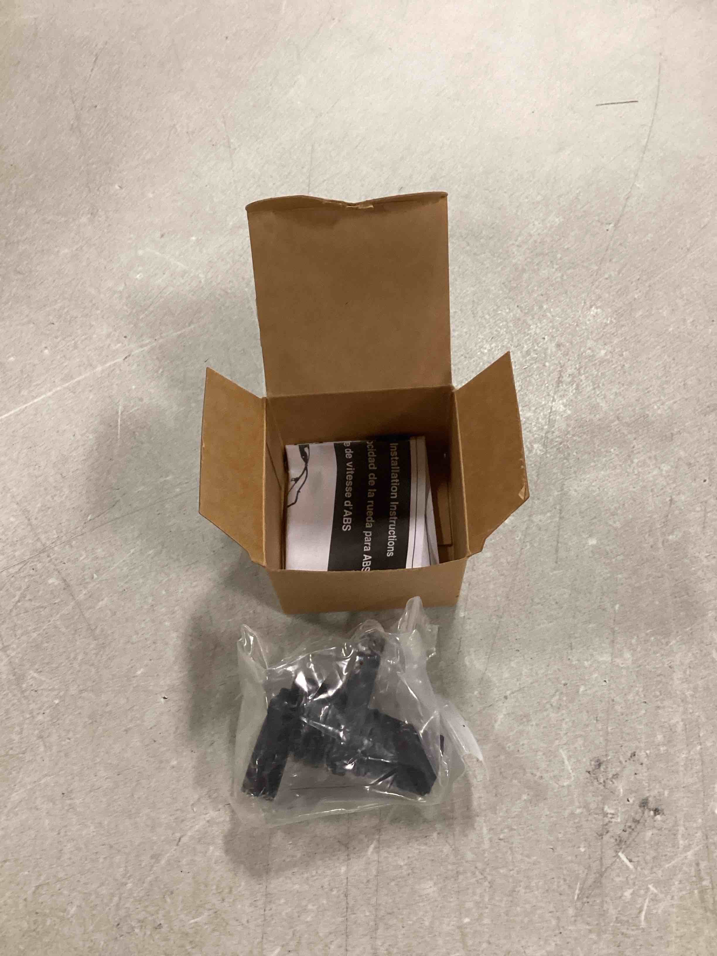 https://s3.amazonaws.com/lotting-images-prod/bidfta/GRN6822513_1720049355479.jpeg