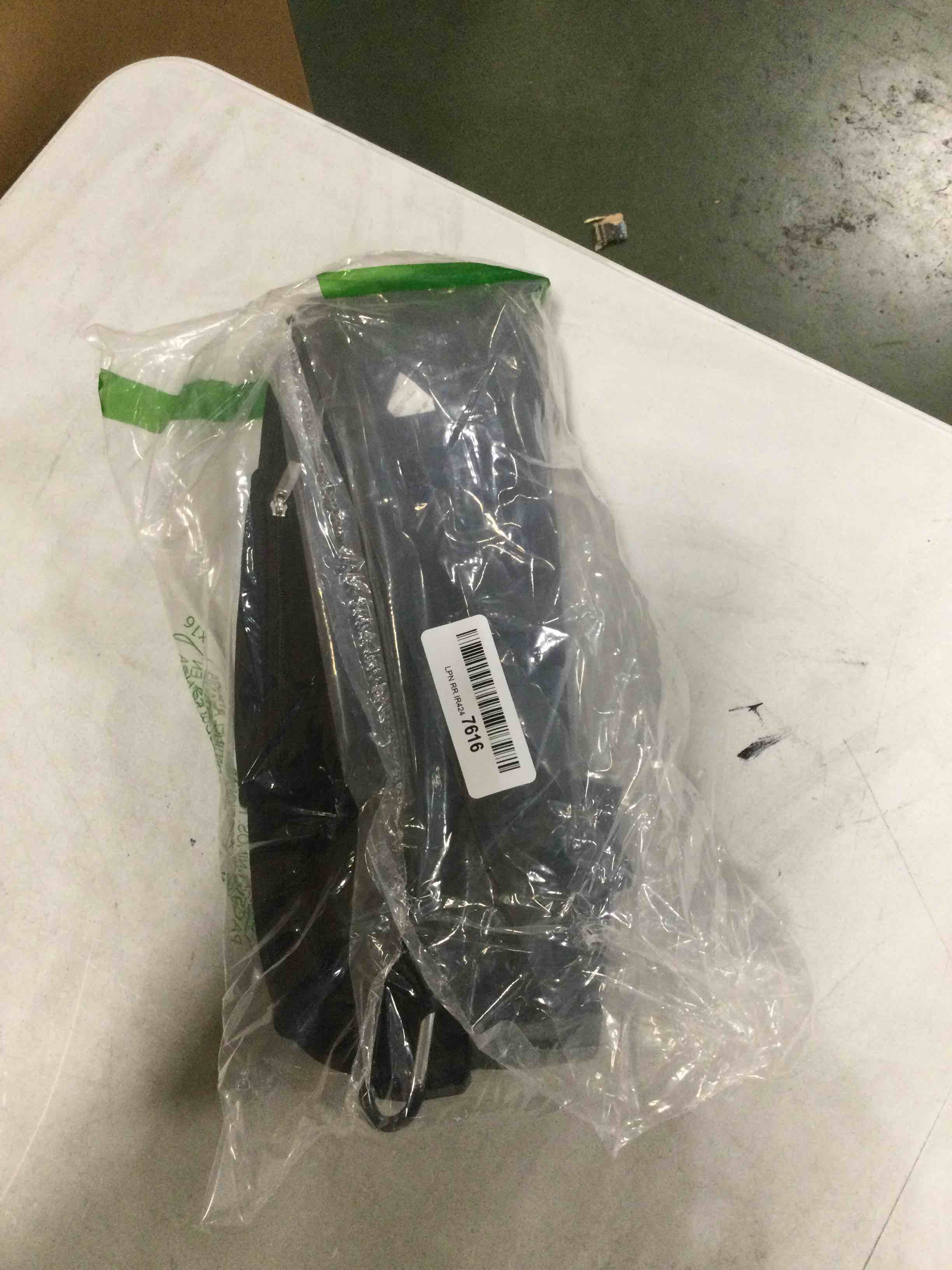 https://s3.amazonaws.com/lotting-images-prod/bidfta/GRN6823212_1720492492946.jpeg
