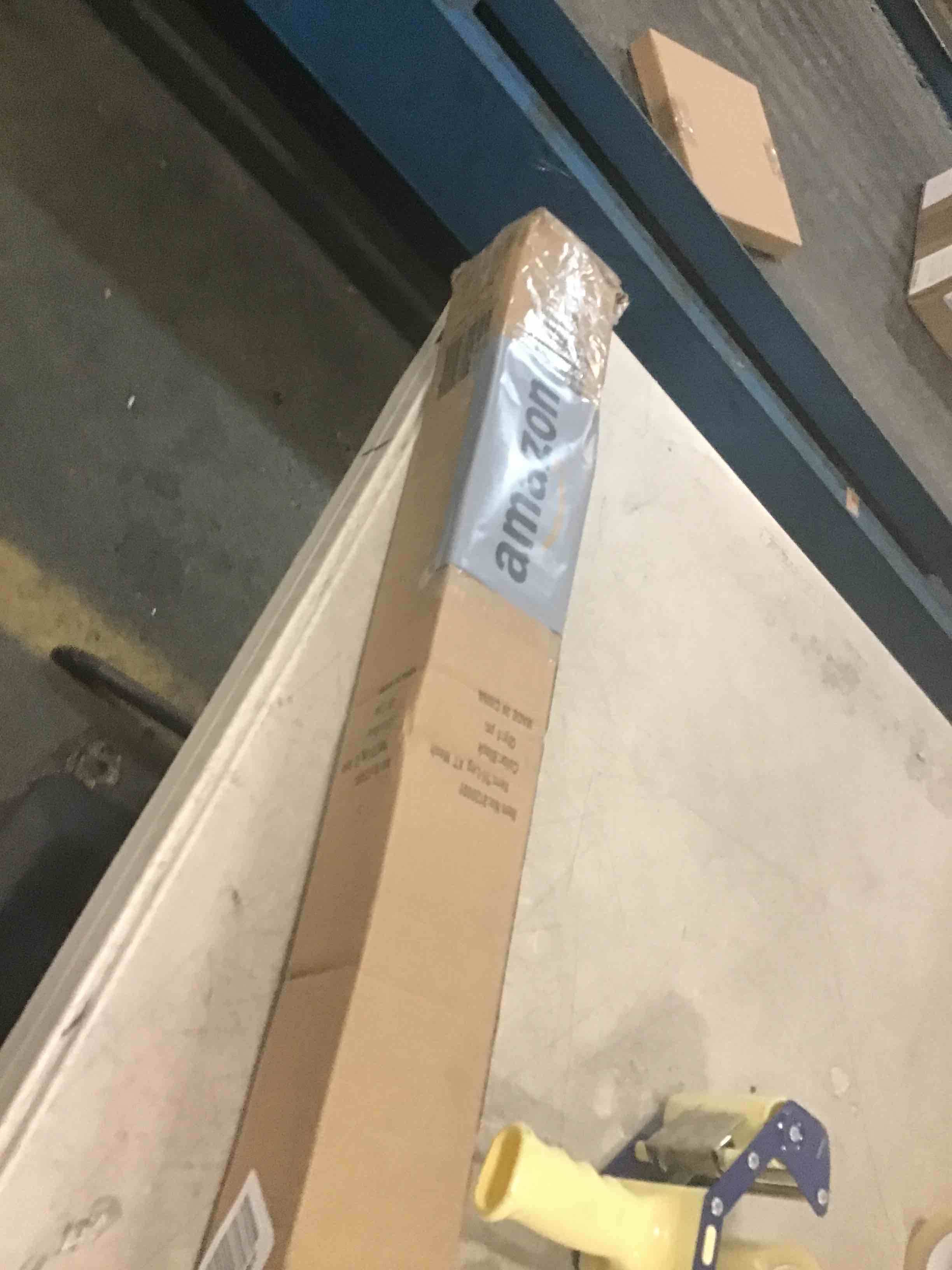 https://s3.amazonaws.com/lotting-images-prod/bidfta/GRN6828024_1720531275077.jpeg