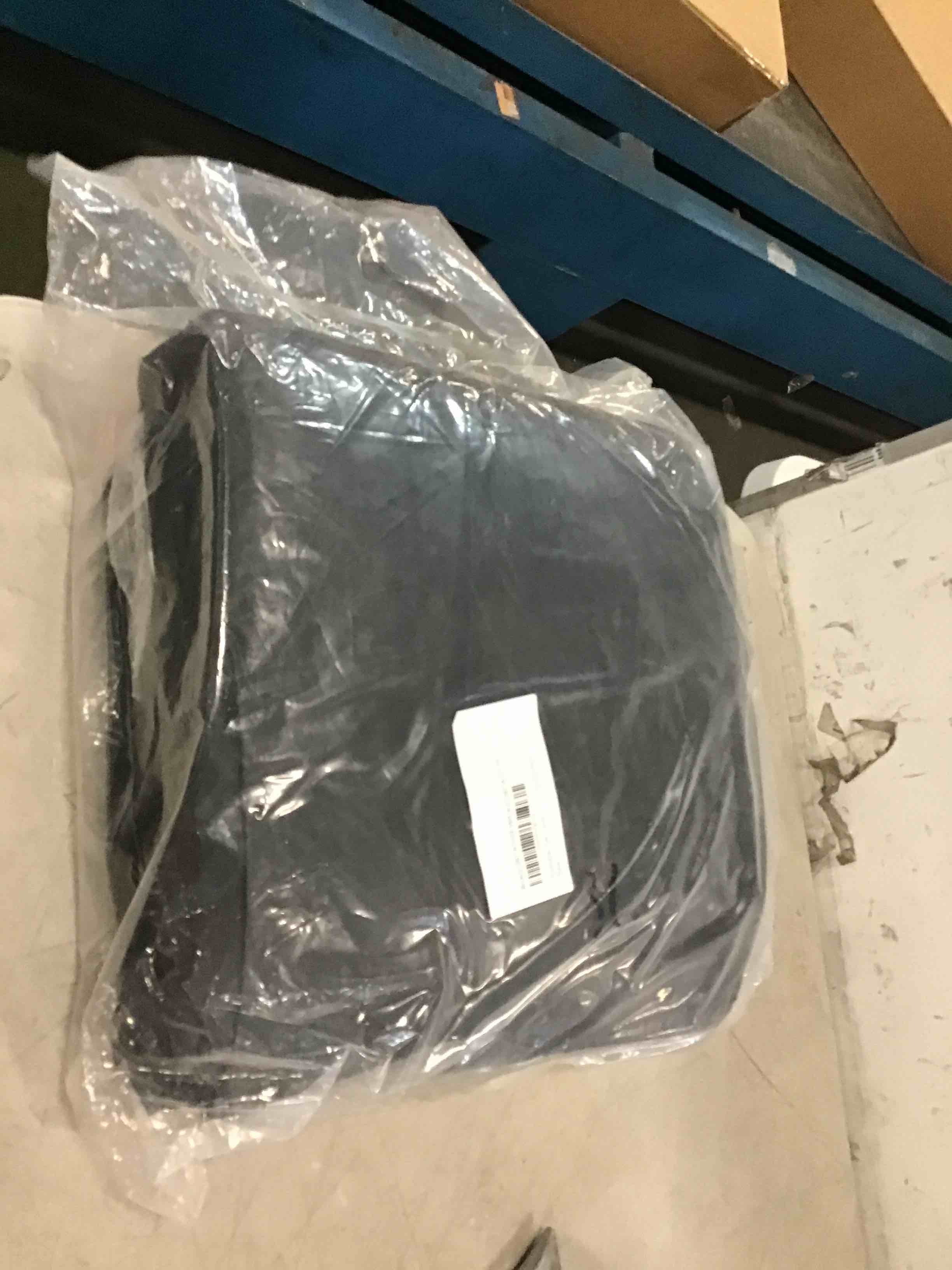 https://s3.amazonaws.com/lotting-images-prod/bidfta/GRN6828400_1720550297239.jpeg