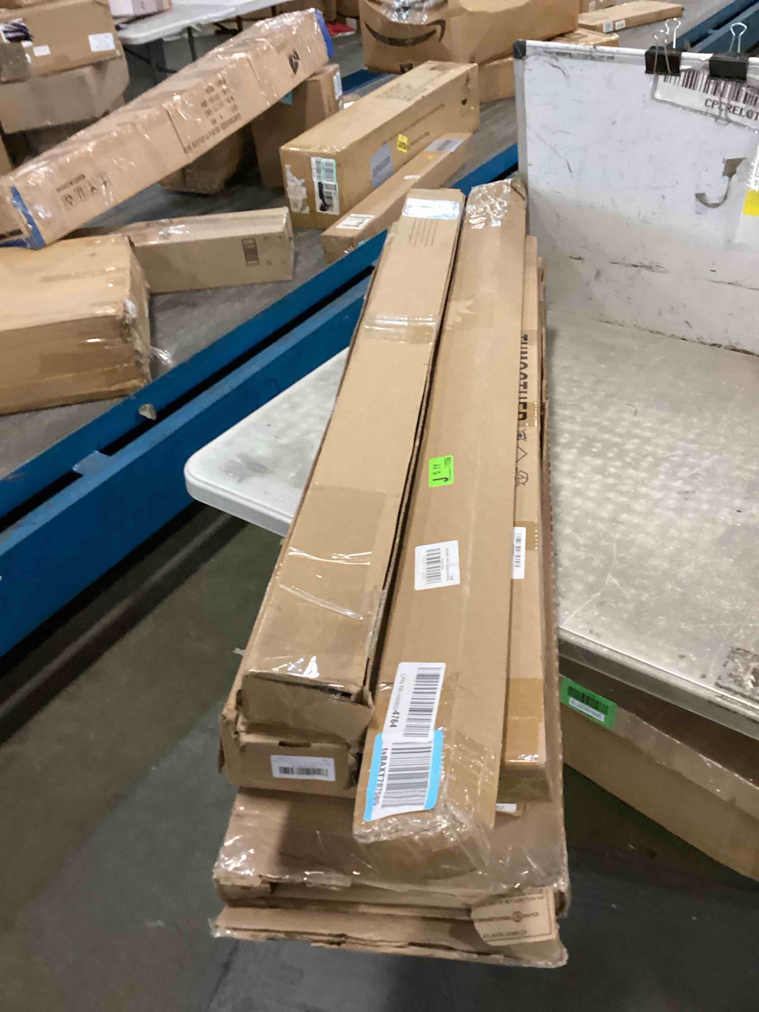 https://s3.amazonaws.com/lotting-images-prod/bidfta/GRN6828750_1720446948369.jpeg