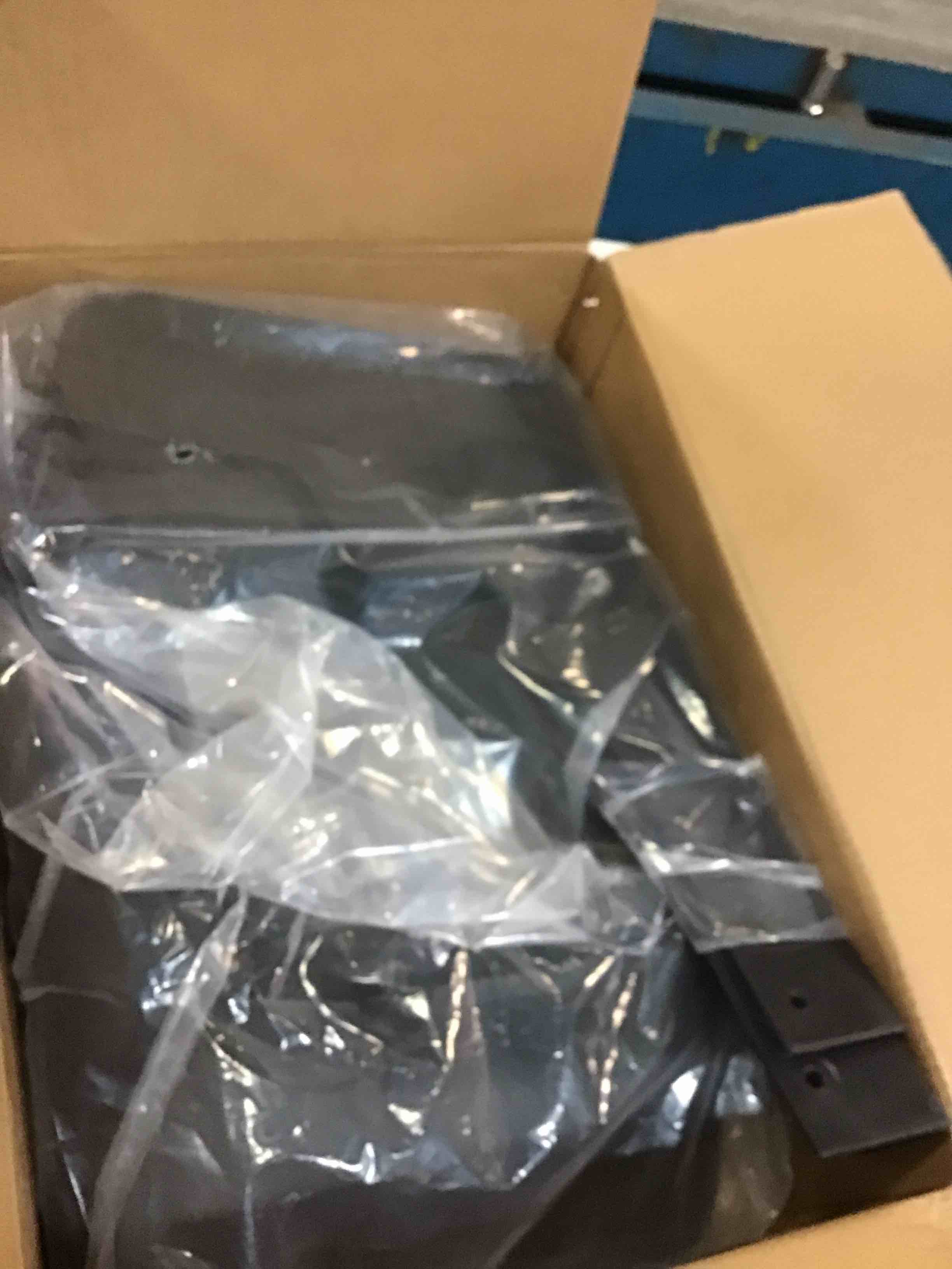 https://s3.amazonaws.com/lotting-images-prod/bidfta/GRN6829897_1720795878689.jpeg