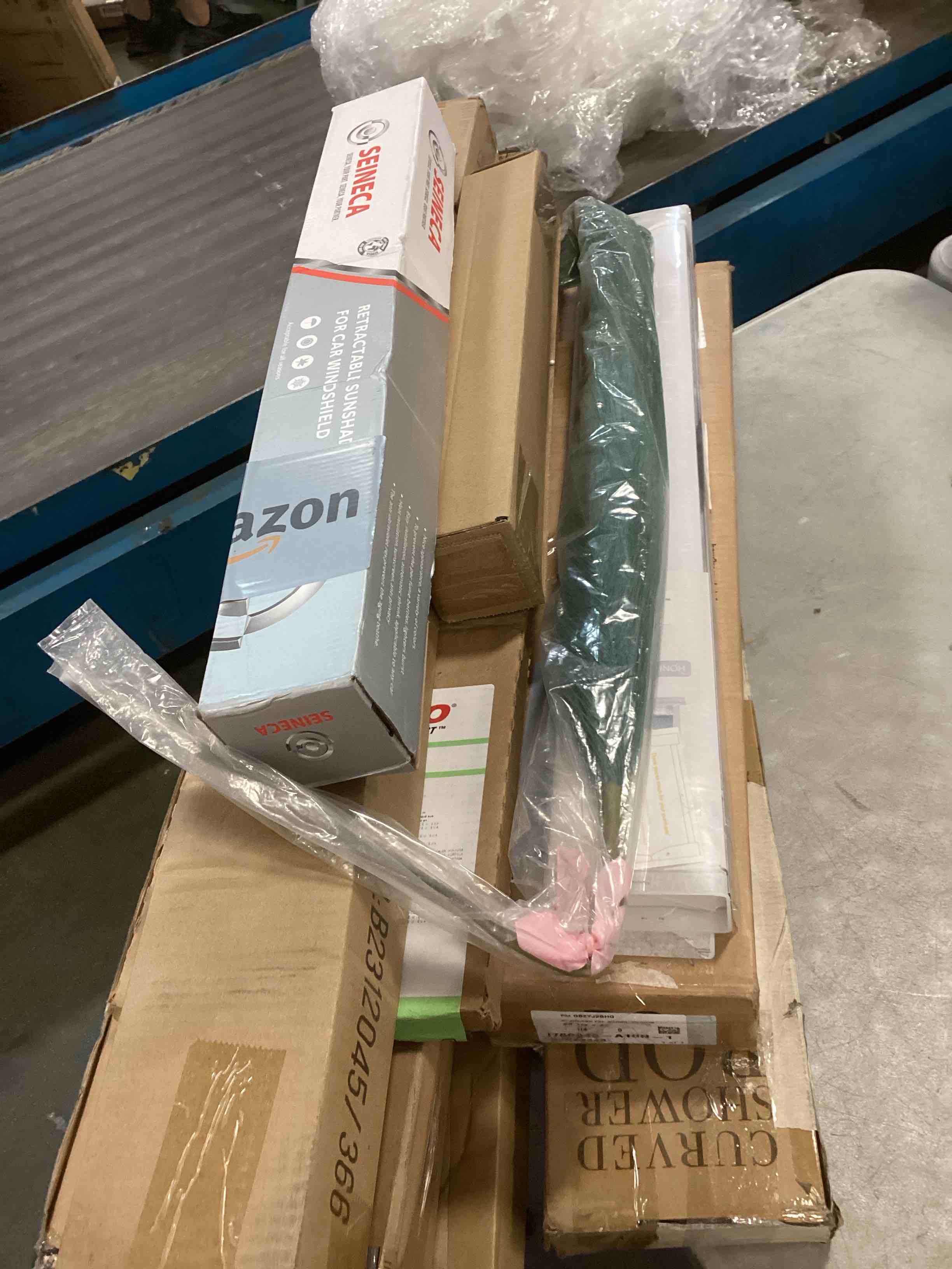 Assorted of Products for the Maintenance or Decoration of the Home (it can include a variety of sizes and models)