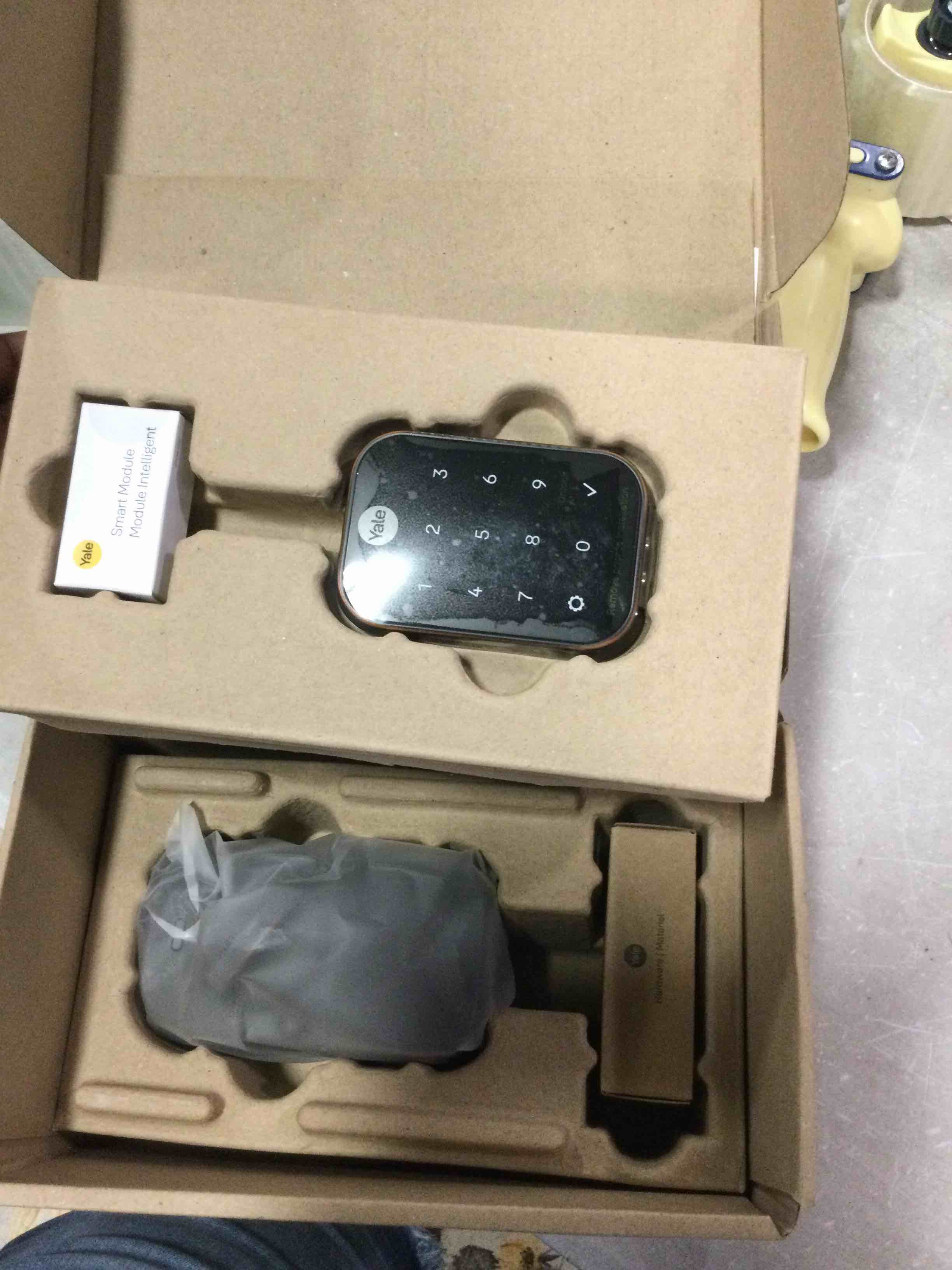 https://s3.amazonaws.com/lotting-images-prod/bidfta/GRN6831900_1720565753862.jpeg