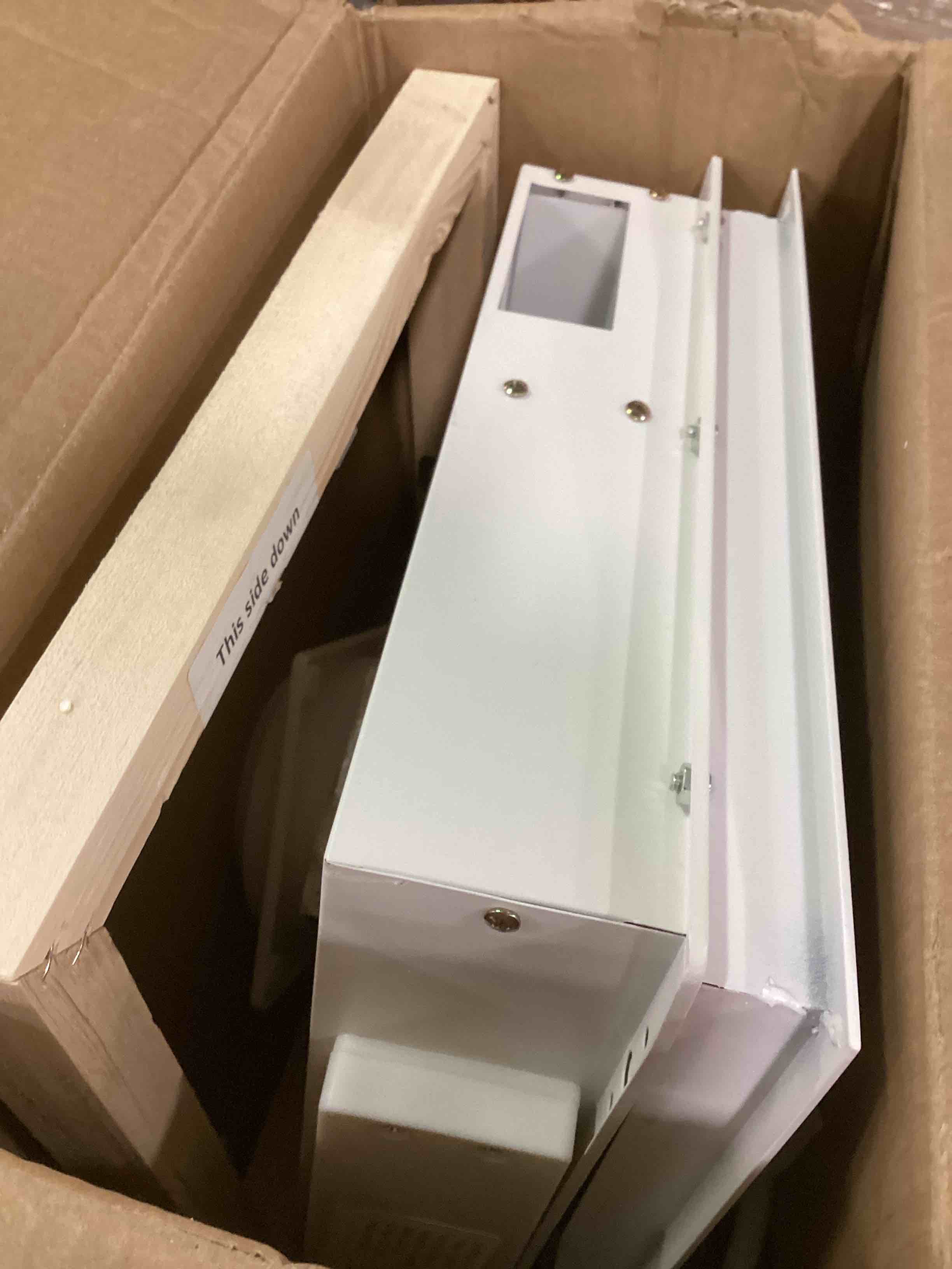 https://s3.amazonaws.com/lotting-images-prod/bidfta/GRN6834369_1720810613215.jpeg