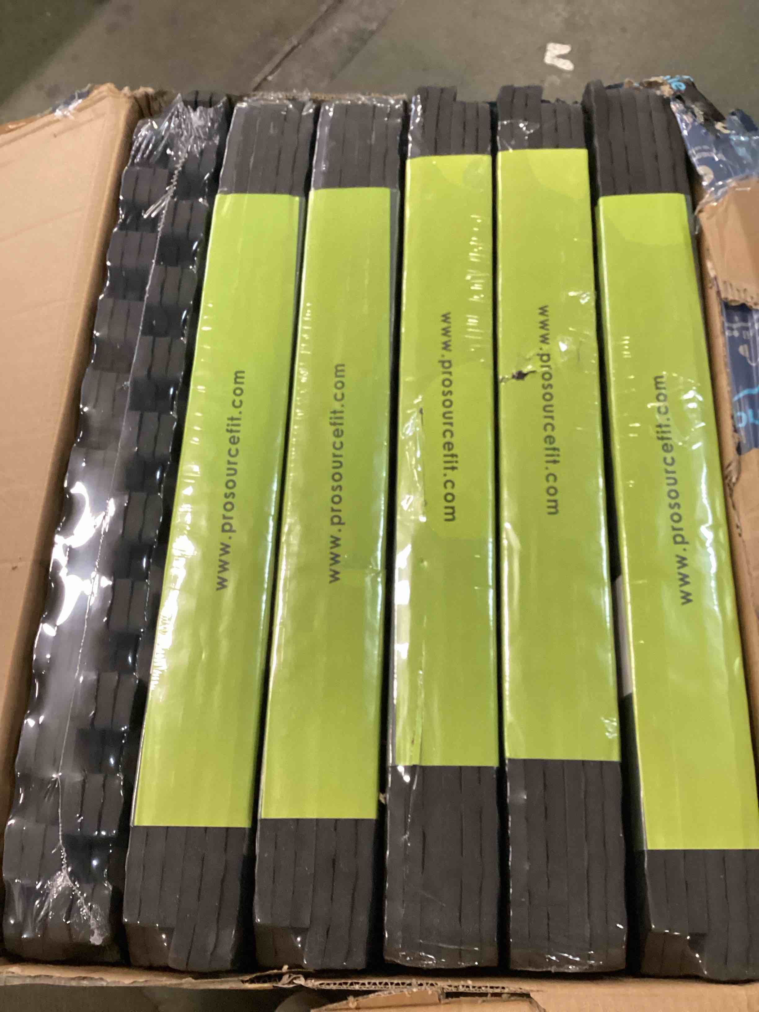 https://s3.amazonaws.com/lotting-images-prod/bidfta/GRN6835036_1720735117535.jpeg