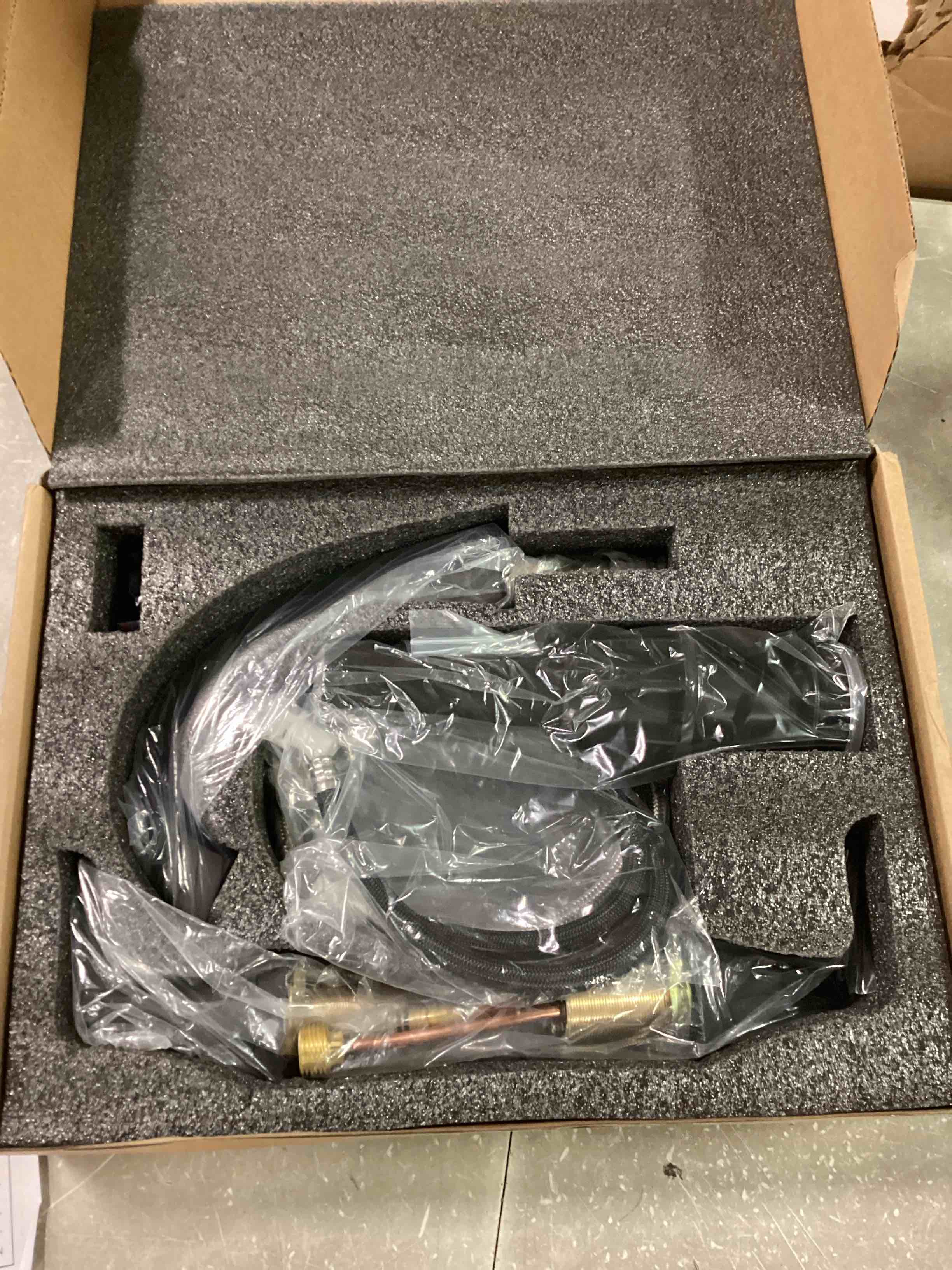 https://s3.amazonaws.com/lotting-images-prod/bidfta/GRN6843076_1721666806335.jpeg
