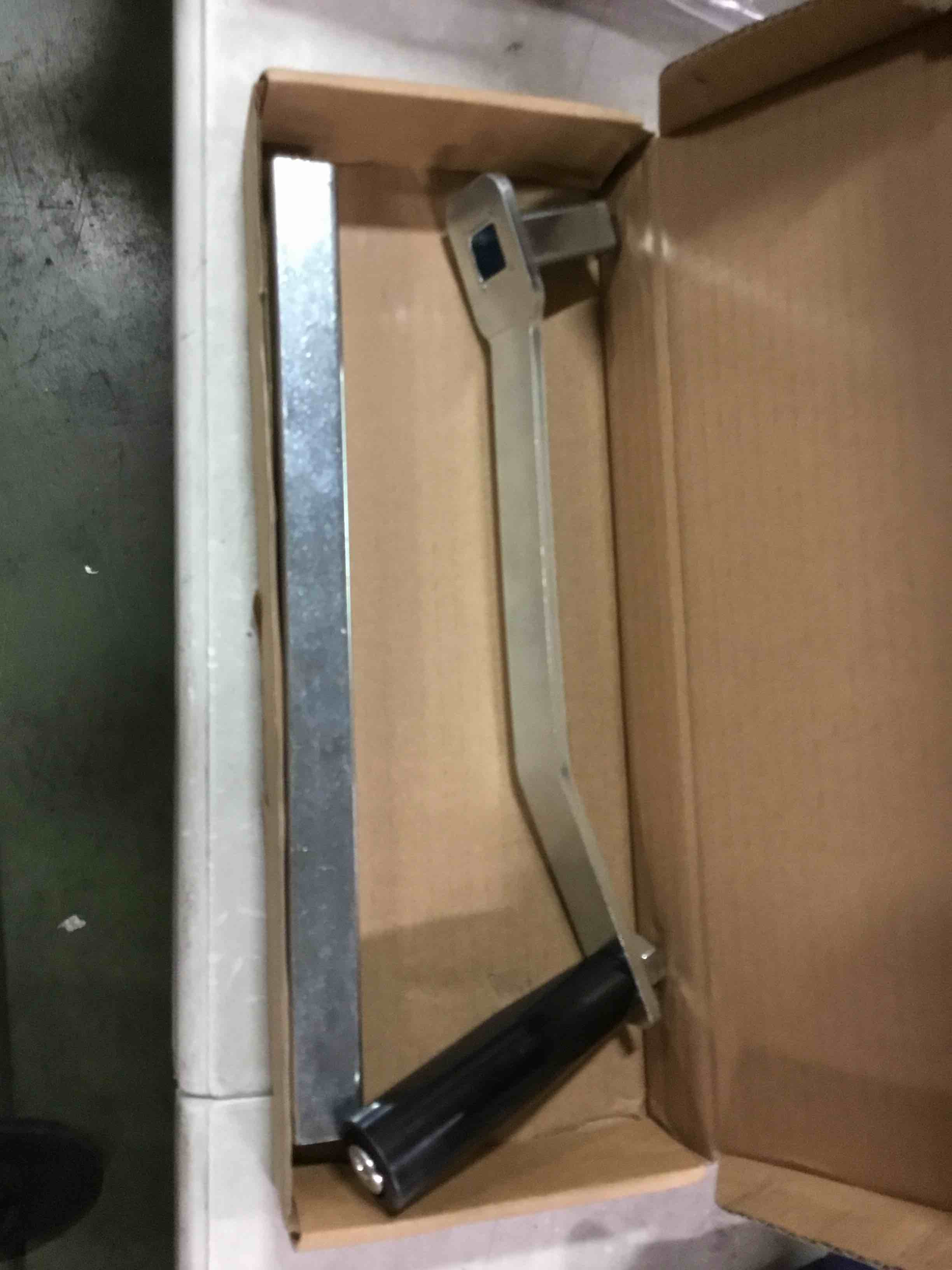 https://s3.amazonaws.com/lotting-images-prod/bidfta/GRN6848194_1720742738228.jpeg