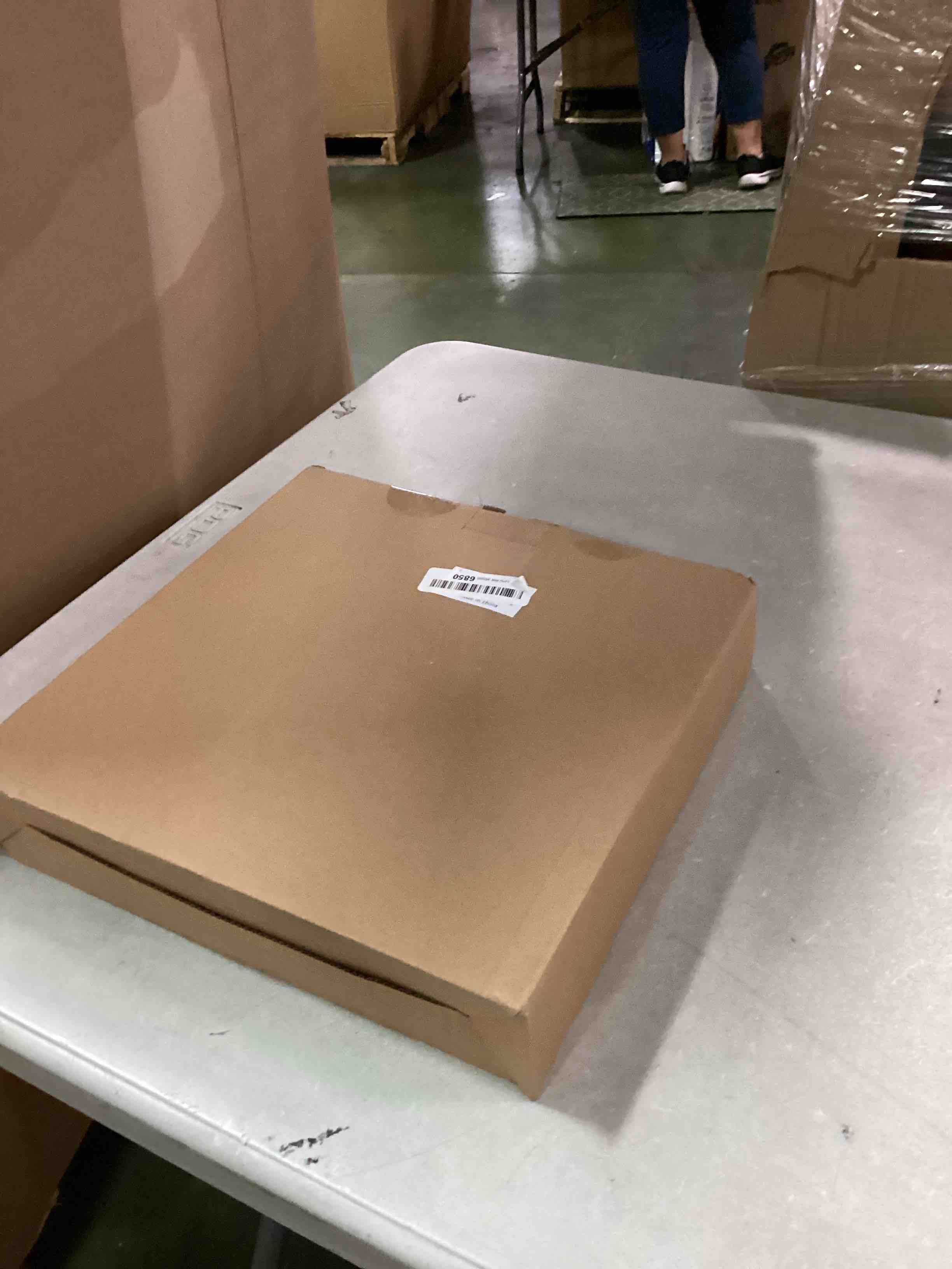 https://s3.amazonaws.com/lotting-images-prod/bidfta/GRN6848360_1720791034119.jpeg