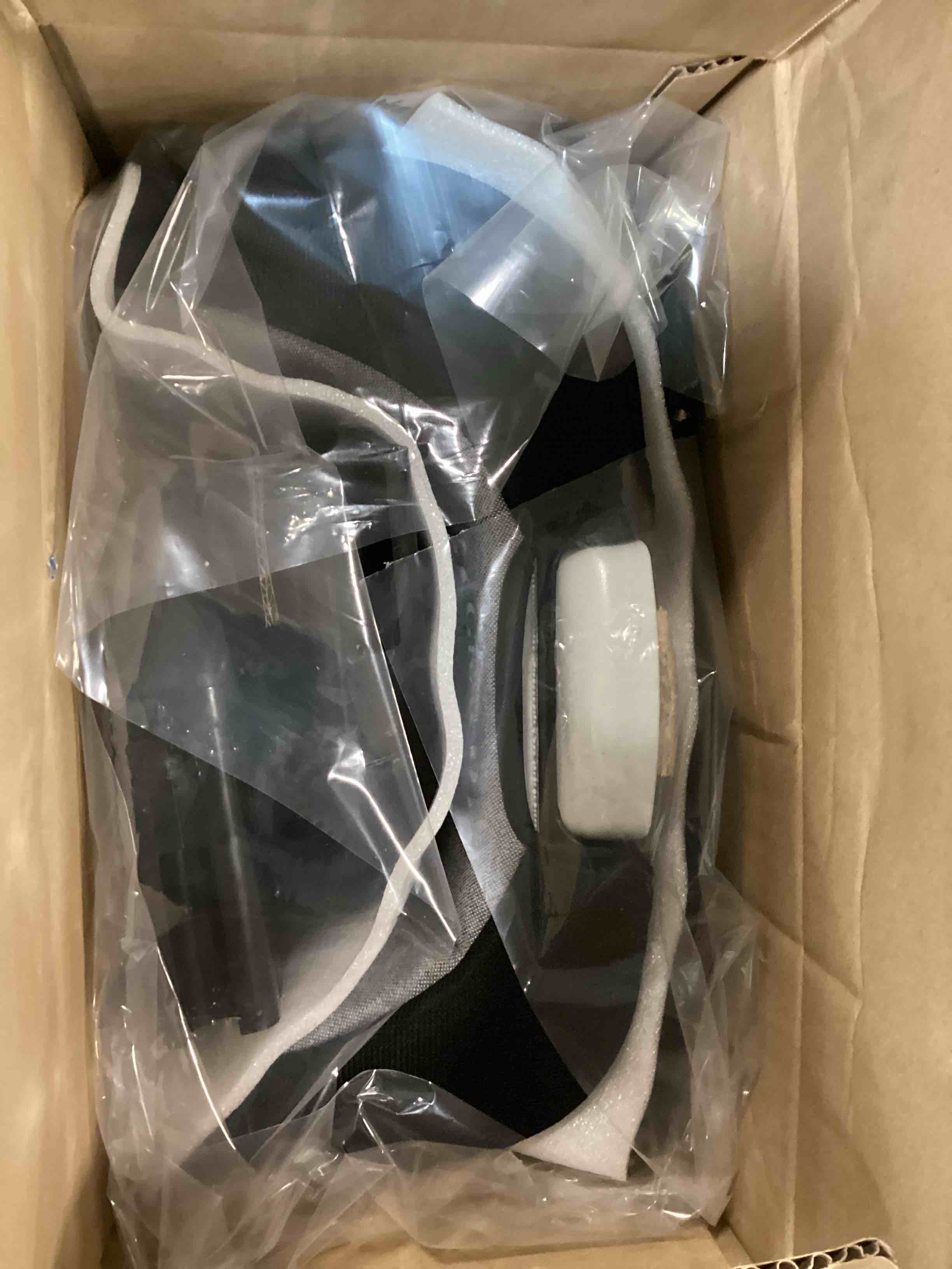 https://s3.amazonaws.com/lotting-images-prod/bidfta/GRN6850682_1721177302313.jpeg
