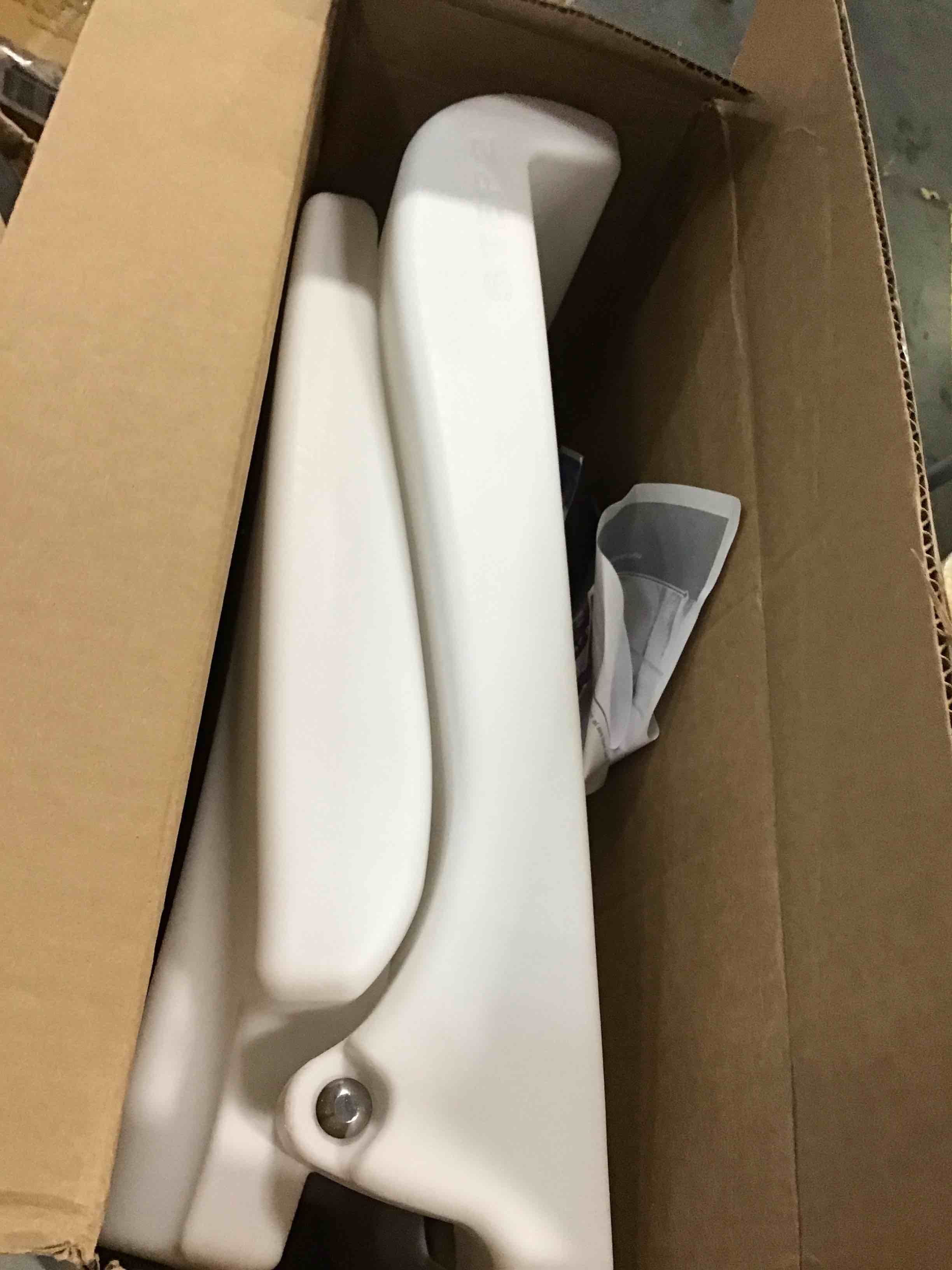 https://s3.amazonaws.com/lotting-images-prod/bidfta/GRN6854181_1721048888435.jpeg