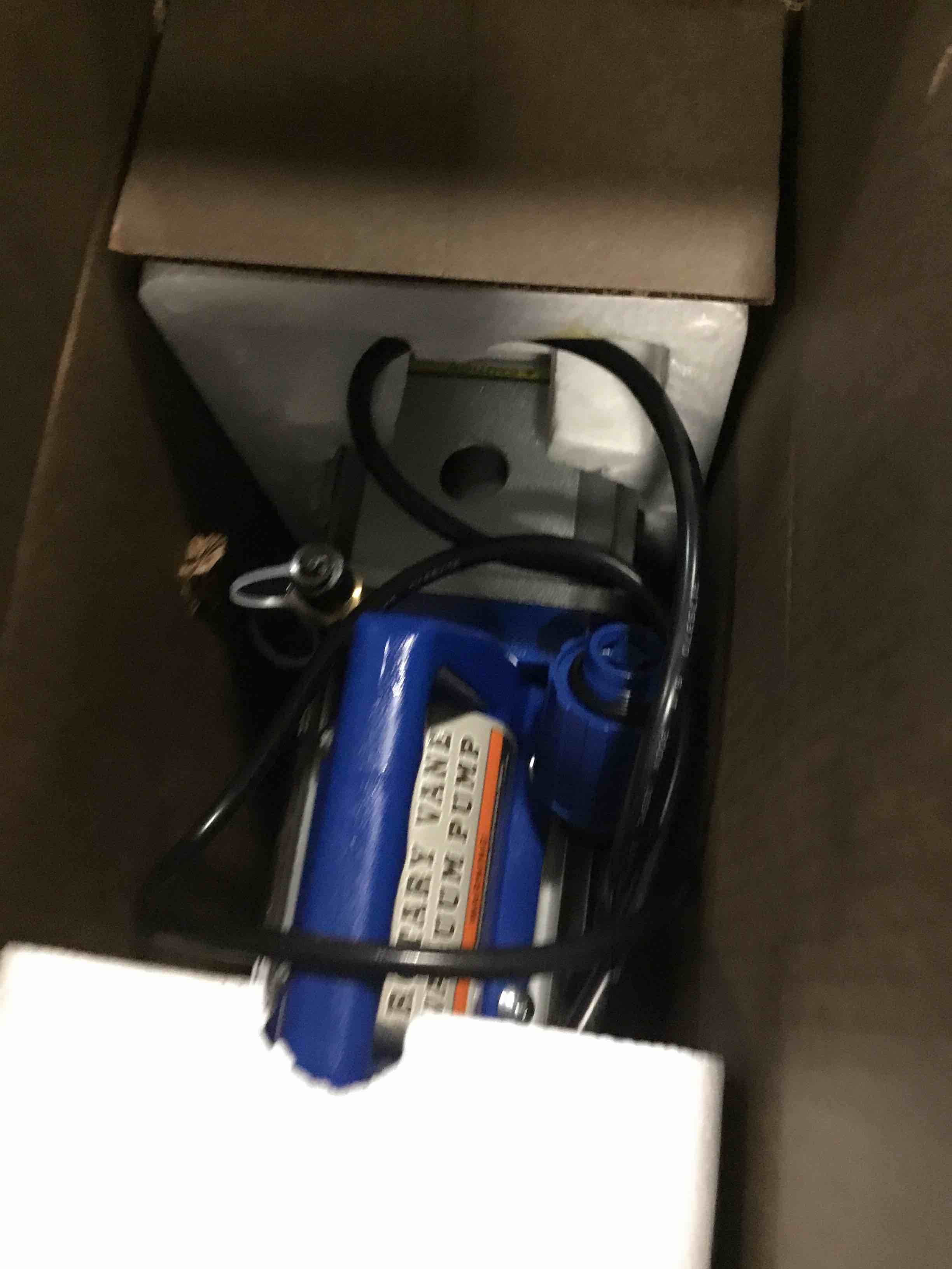 https://s3.amazonaws.com/lotting-images-prod/bidfta/GRN6855150_1721755780634.jpeg