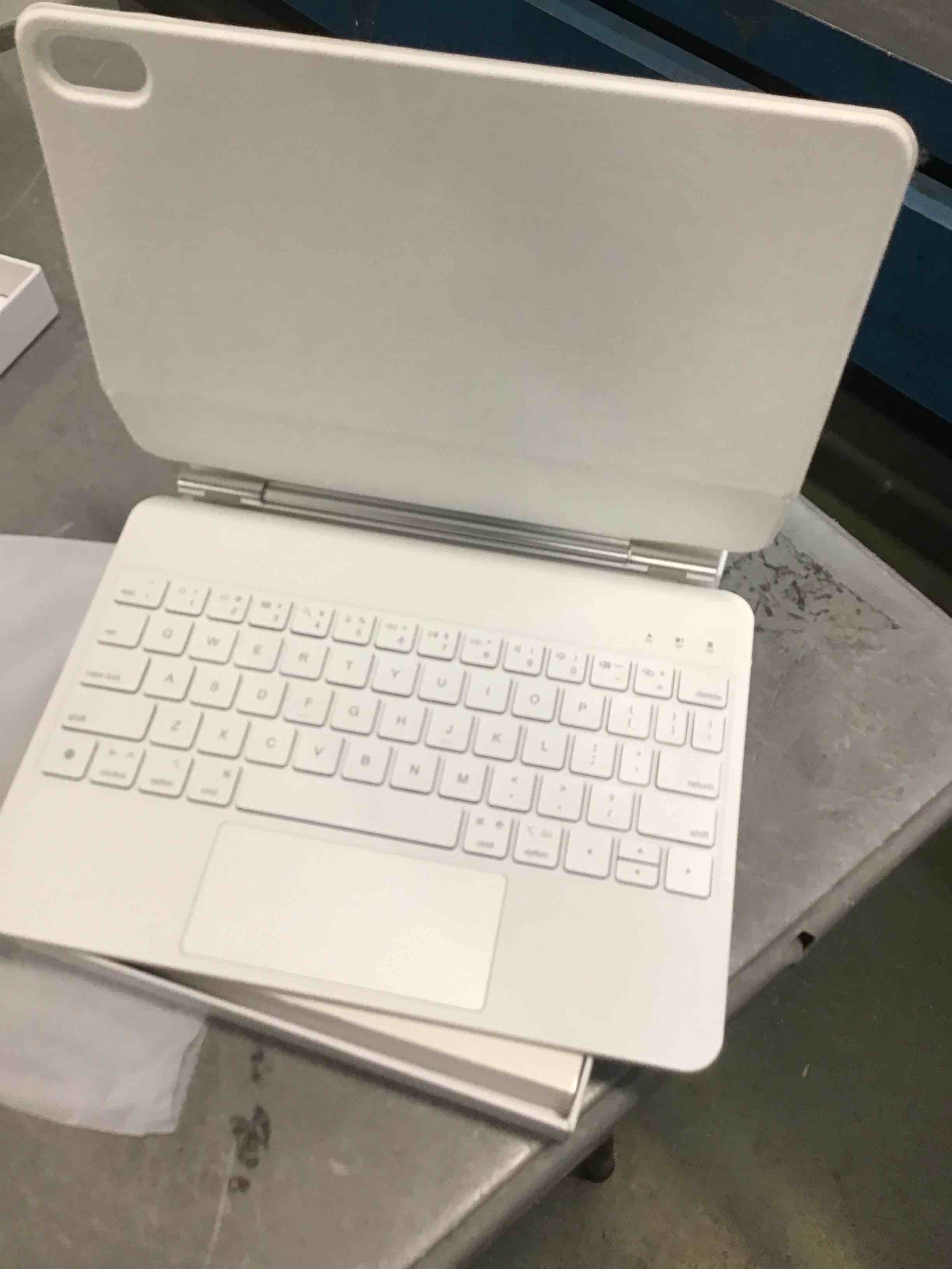 https://s3.amazonaws.com/lotting-images-prod/bidfta/GRN6856711_1721314378407.jpeg