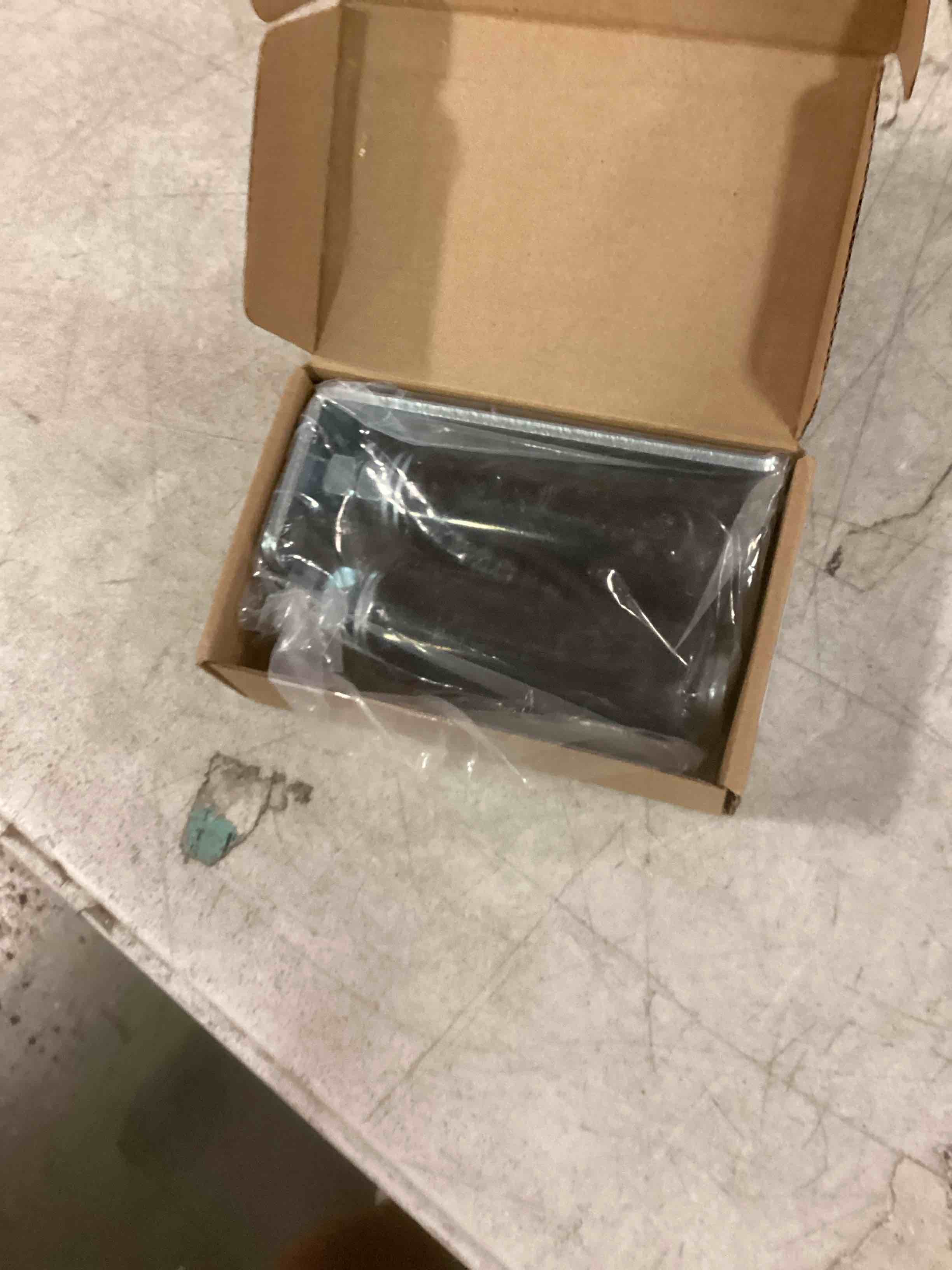 https://s3.amazonaws.com/lotting-images-prod/bidfta/GRN6867865_1721839255540.jpeg
