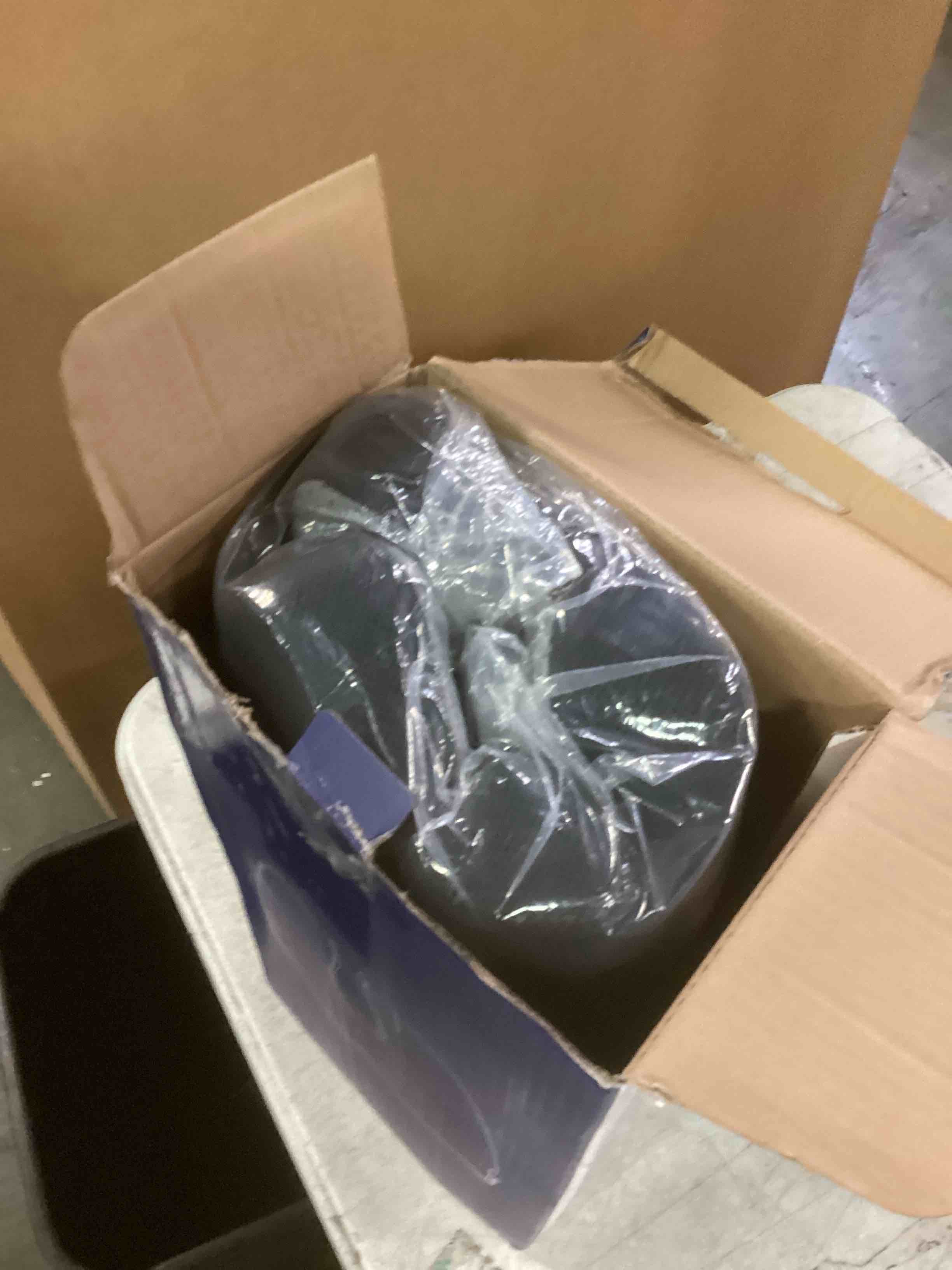 https://s3.amazonaws.com/lotting-images-prod/bidfta/GRN6868077_1721917896208.jpeg