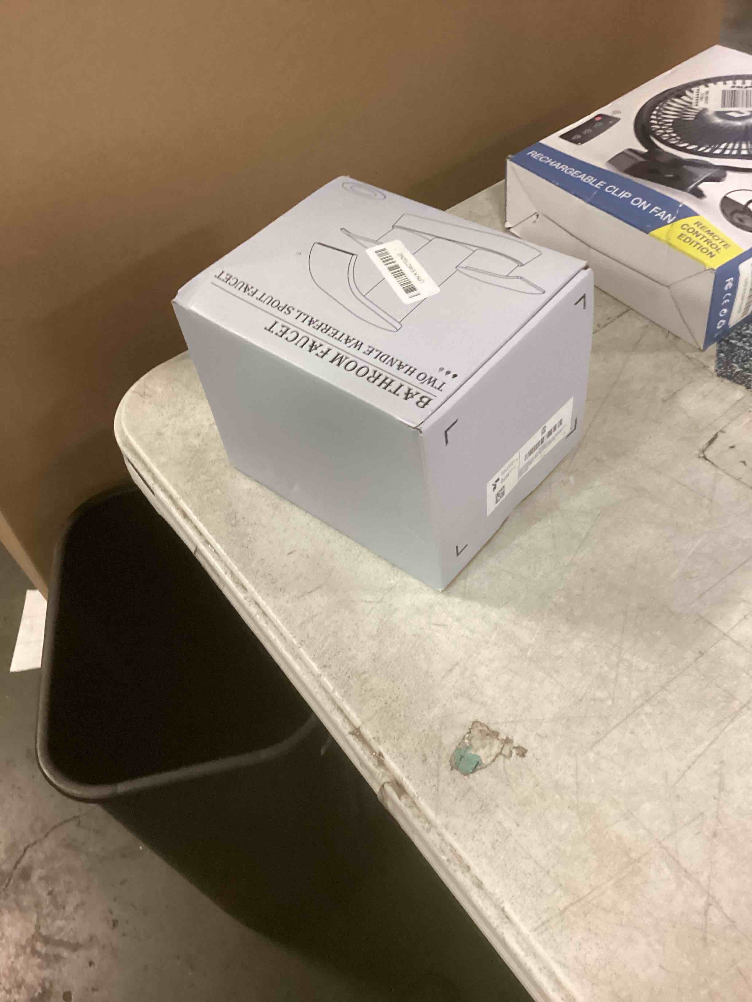 https://s3.amazonaws.com/lotting-images-prod/bidfta/GRN6868103_1721920387214.jpeg
