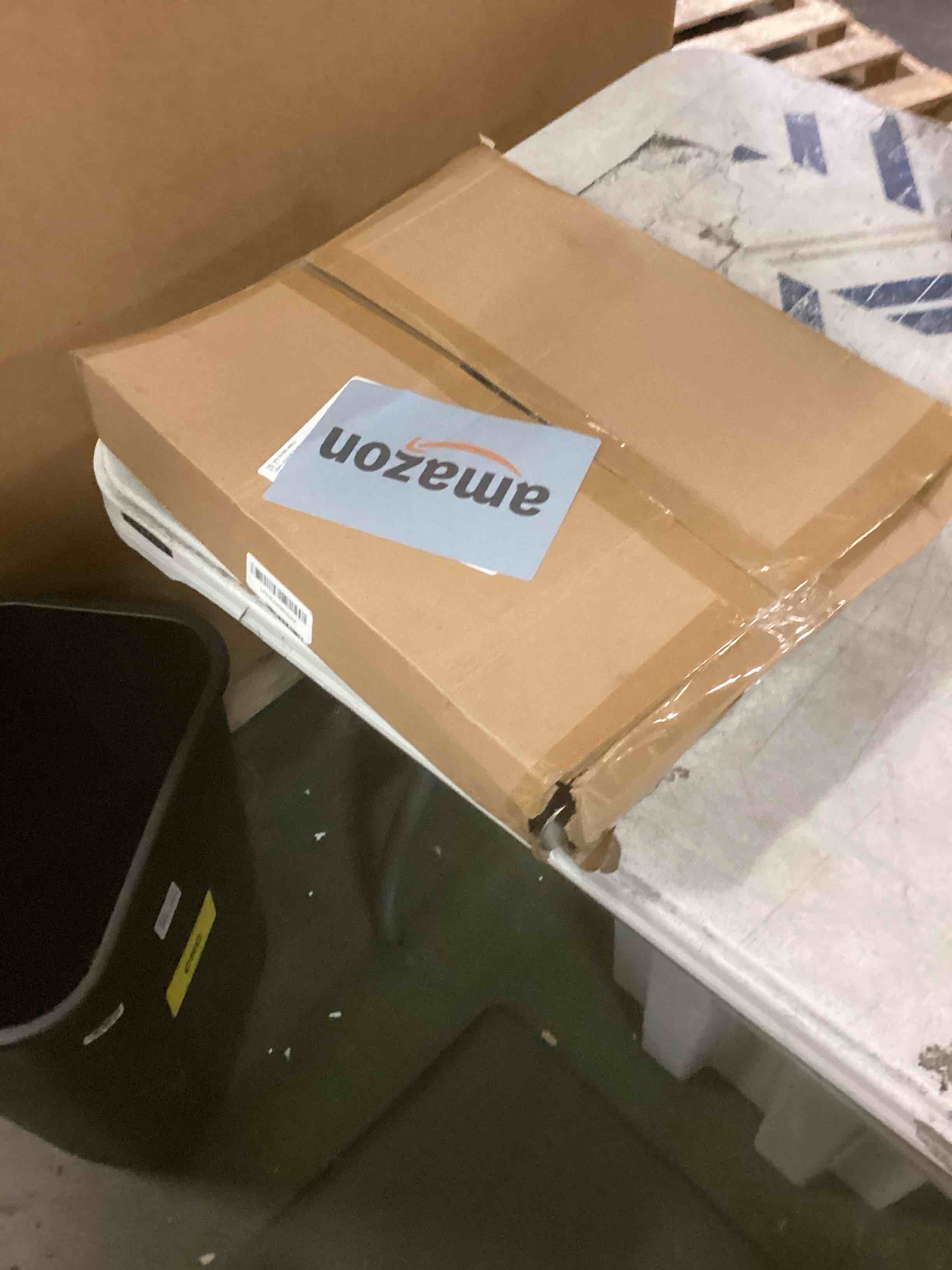 https://s3.amazonaws.com/lotting-images-prod/bidfta/GRN6868233_1721936745450.jpeg