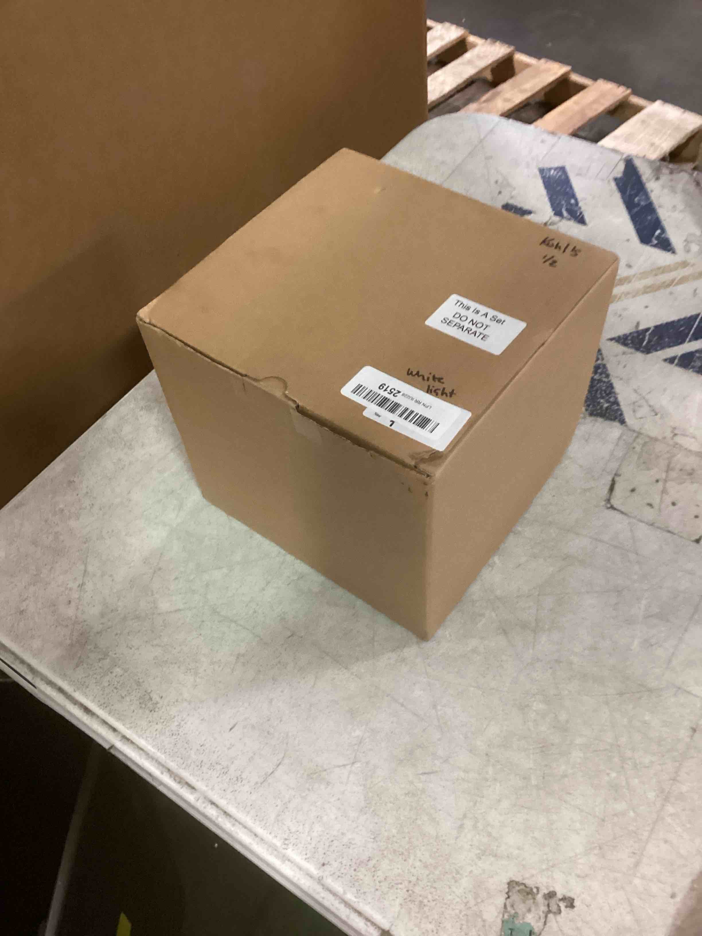 https://s3.amazonaws.com/lotting-images-prod/bidfta/GRN6868251_1721938236243.jpeg