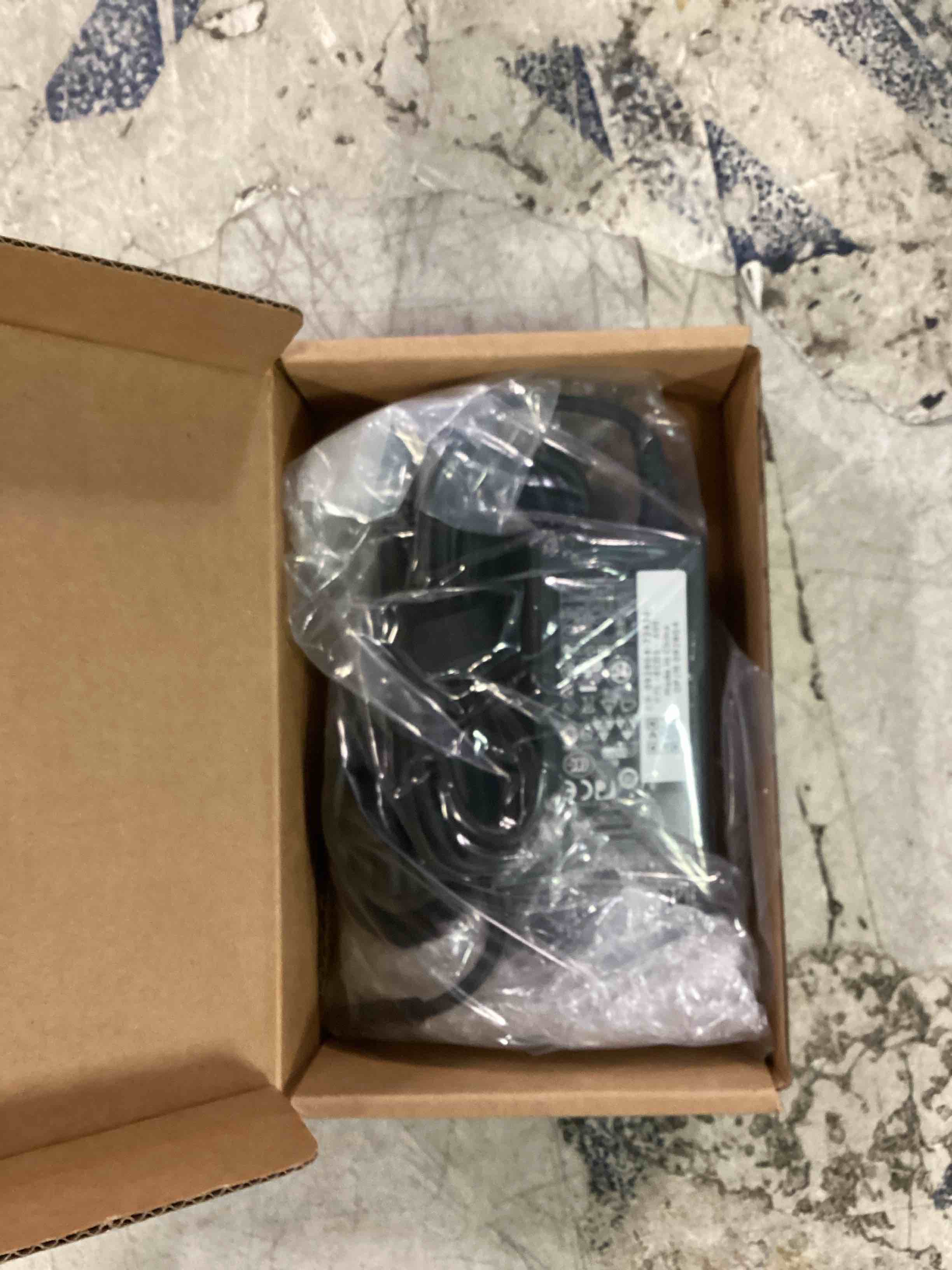 https://s3.amazonaws.com/lotting-images-prod/bidfta/GRN6868892_1722031648681.jpeg