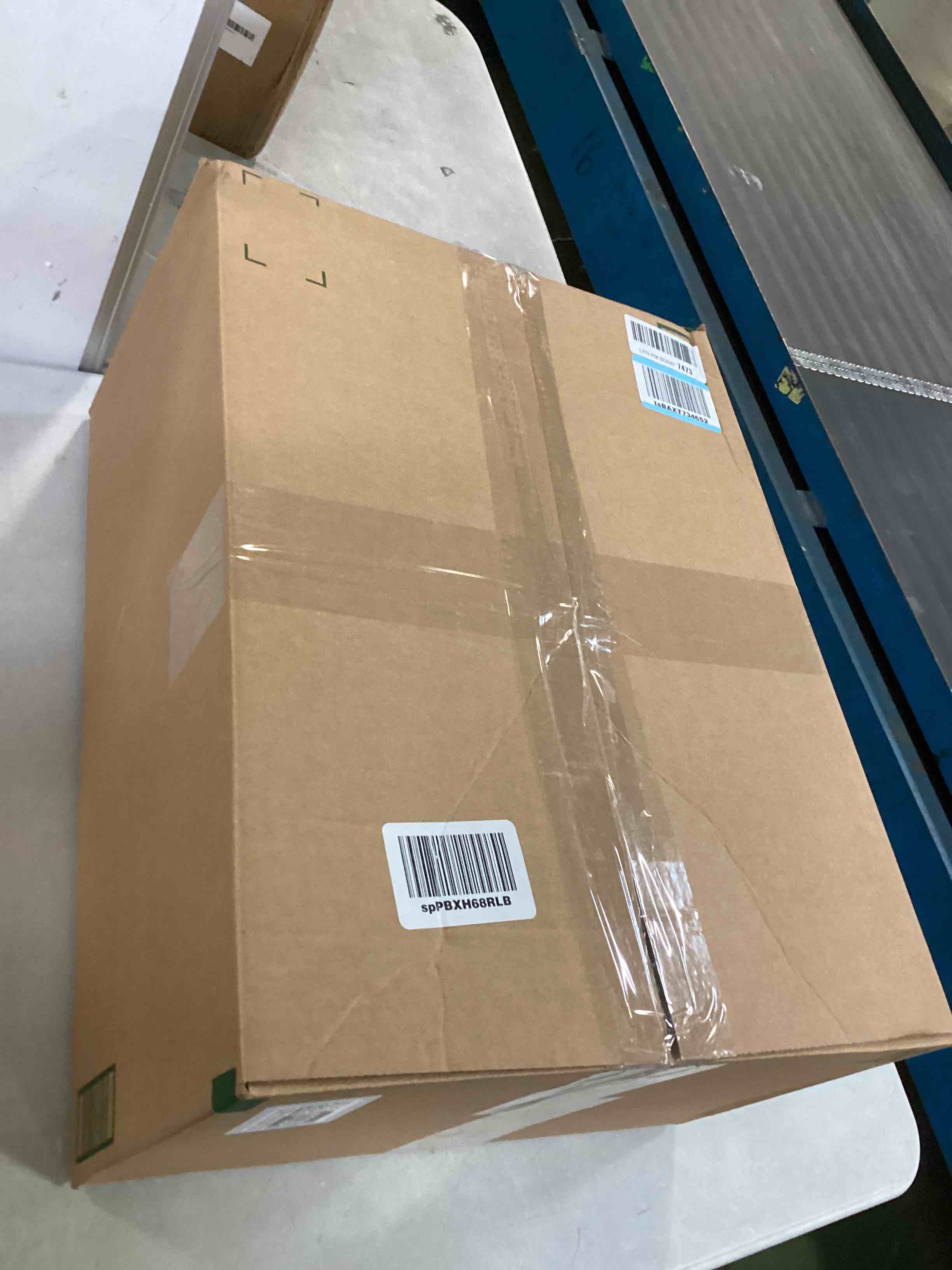 https://s3.amazonaws.com/lotting-images-prod/bidfta/GRY0100726_1725371817277.jpeg